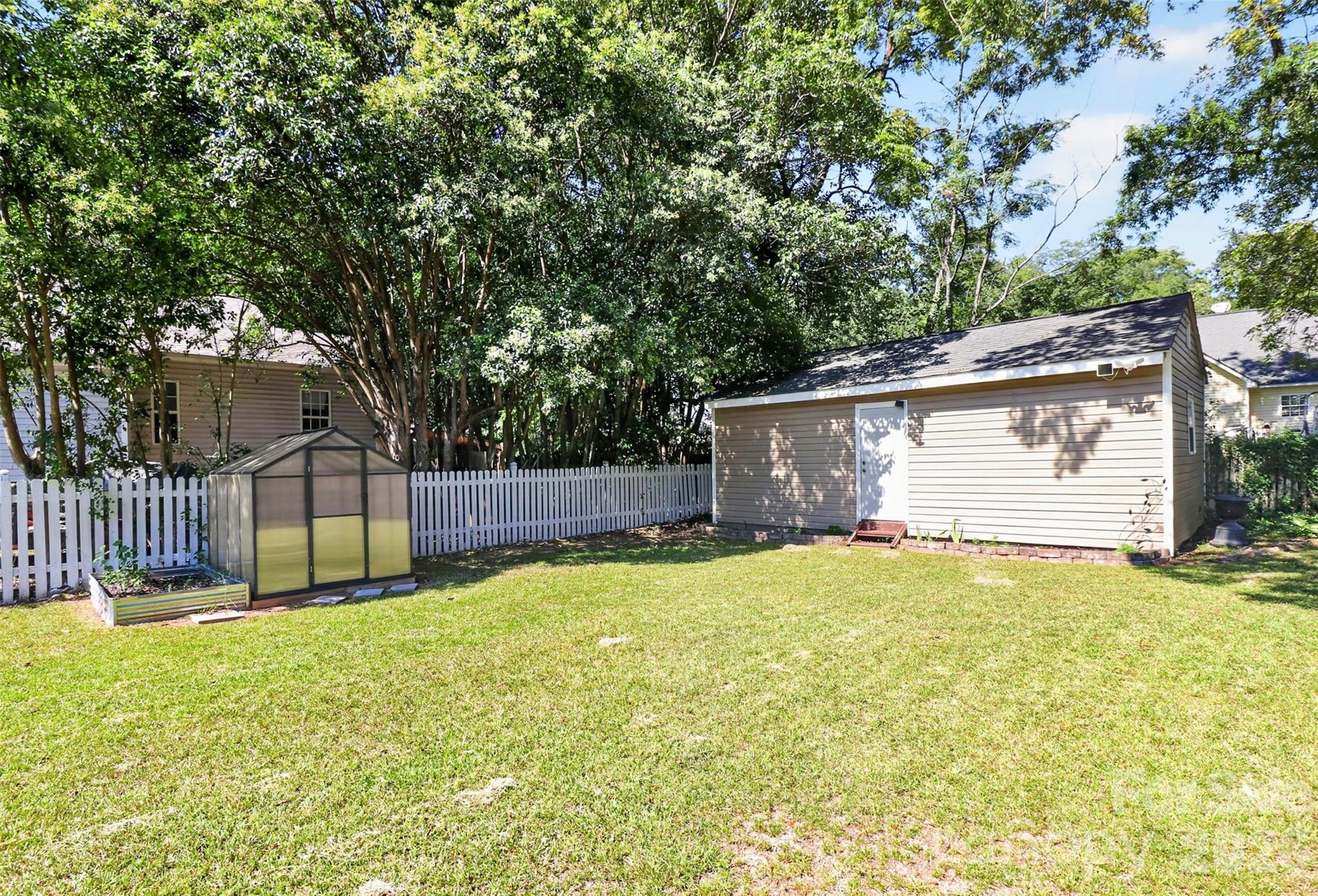 704 Lancaster Avenue — Monroe
