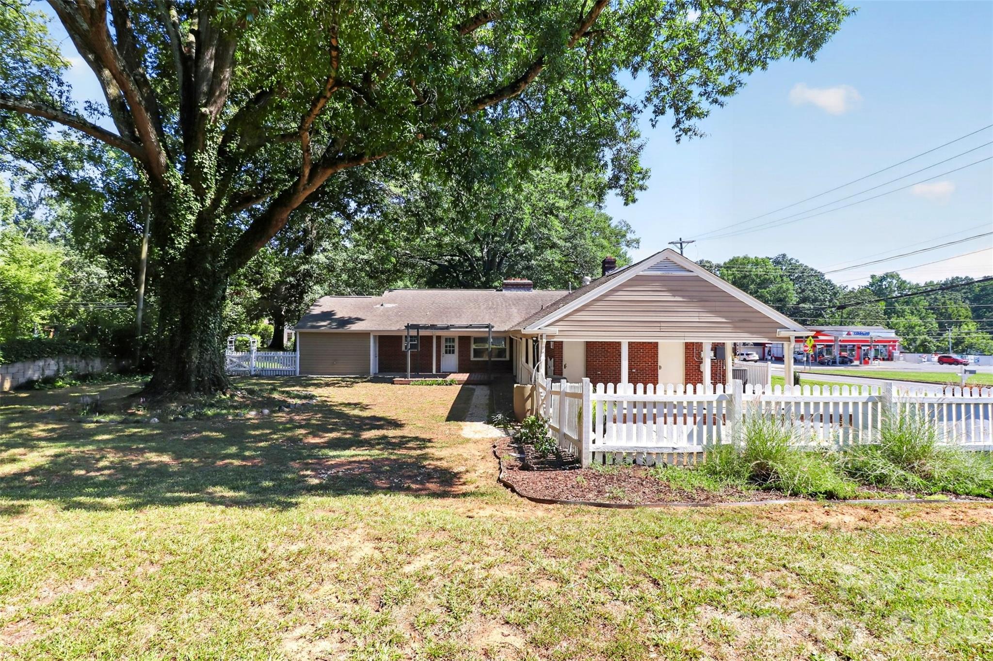 704 Lancaster Avenue — Monroe