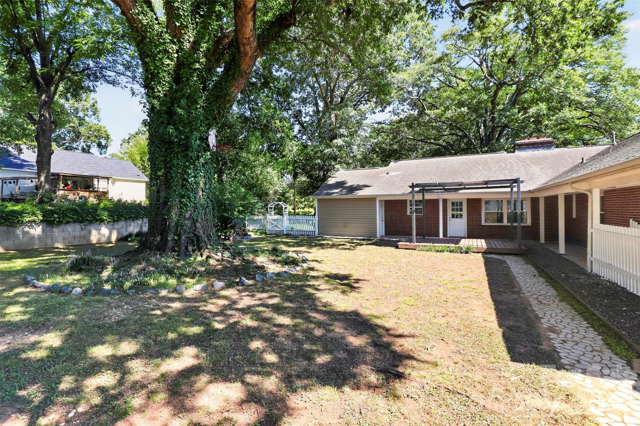 704 Lancaster Avenue — Monroe