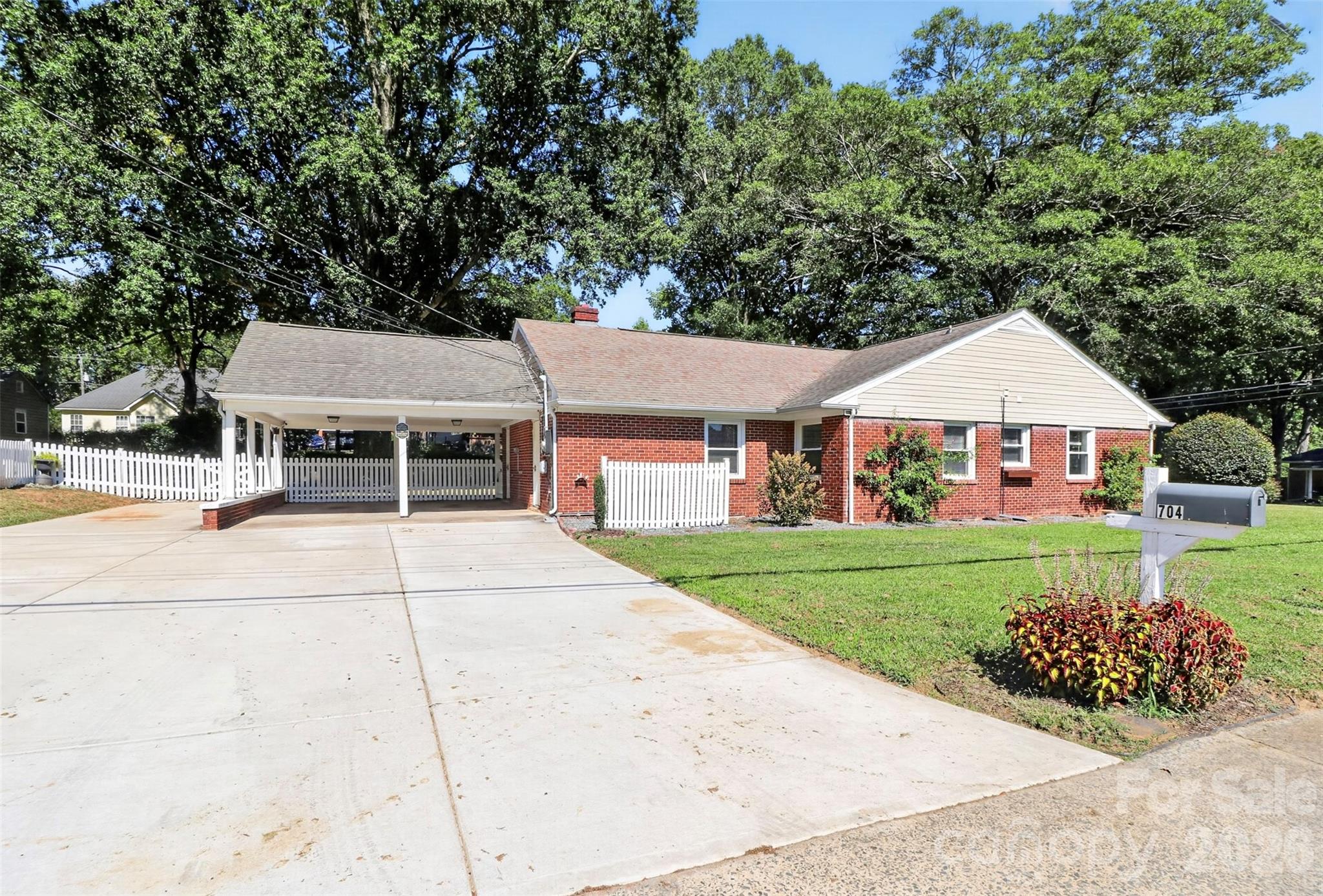 704 Lancaster Avenue — Monroe