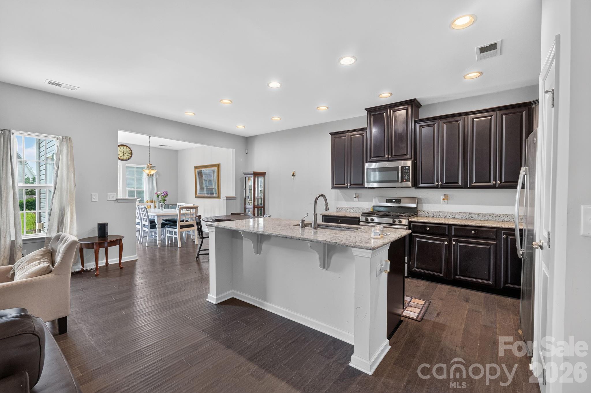7347 Raylee Avenue SW — Concord