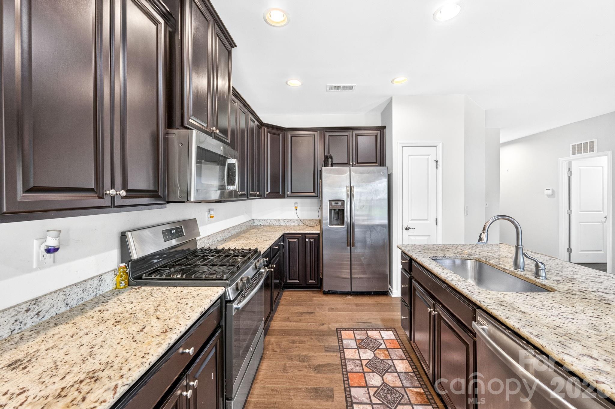 7347 Raylee Avenue SW — Concord