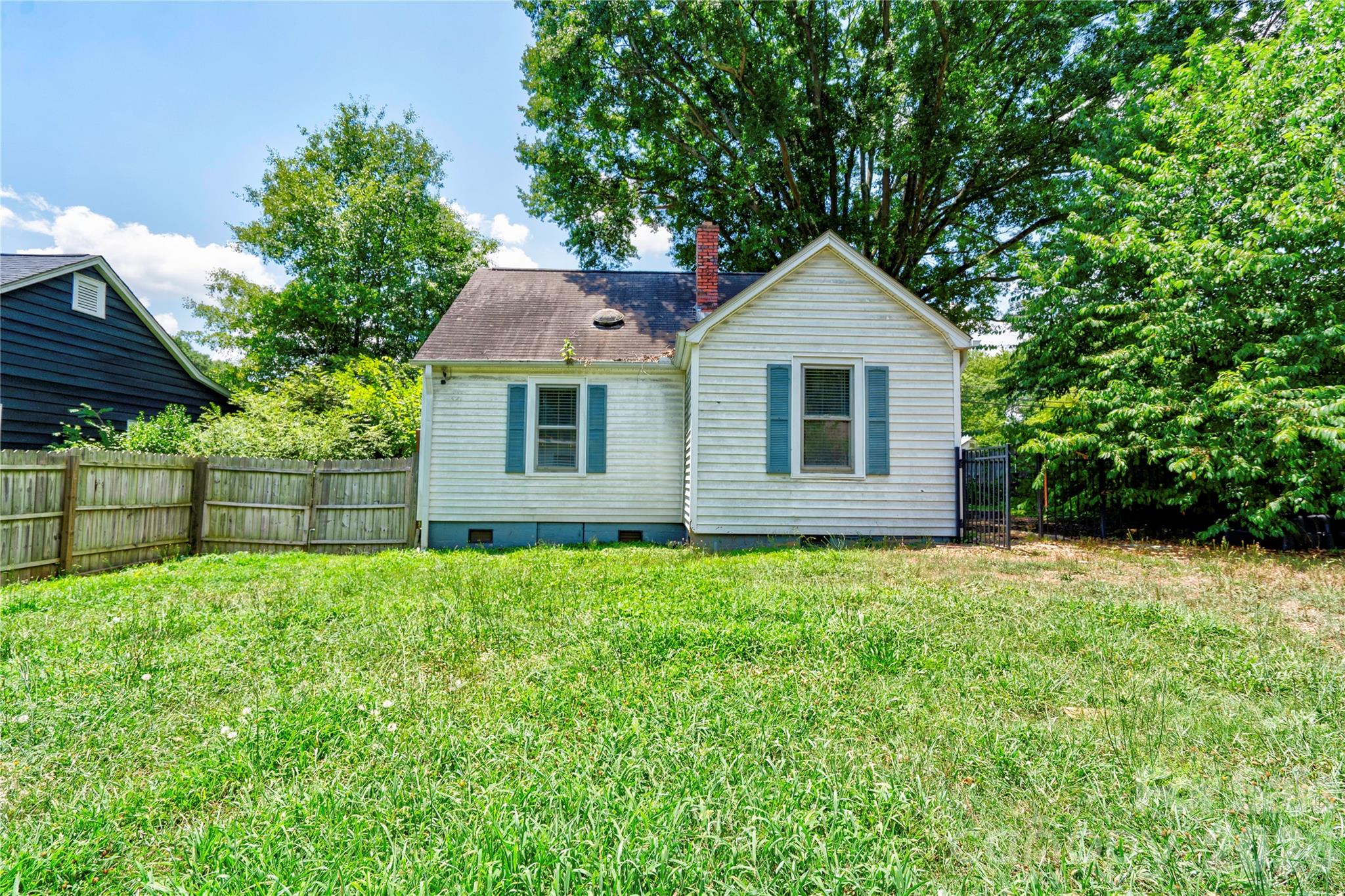 811 Kings Road — Shelby