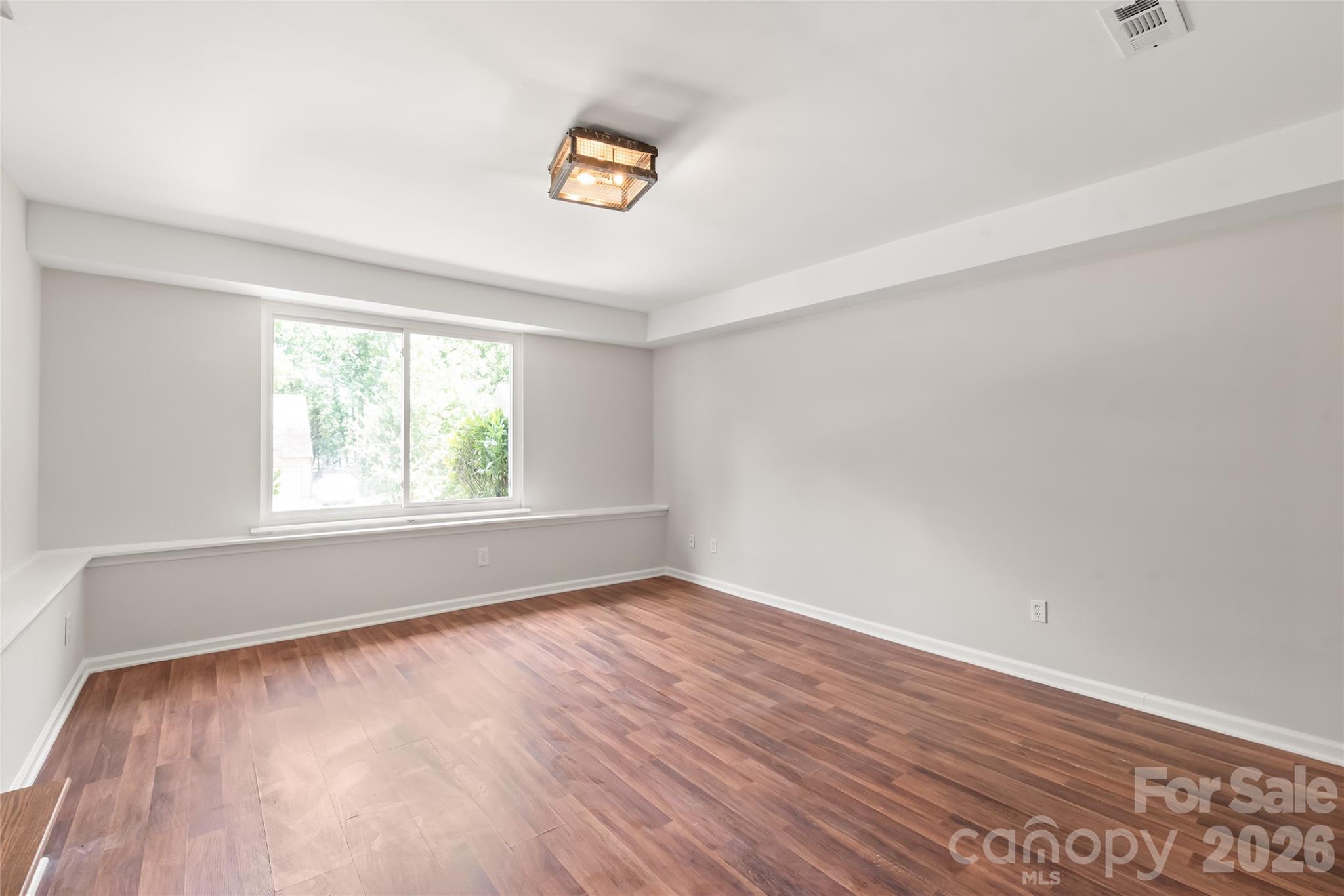 10129 Eagle Court — Charlotte