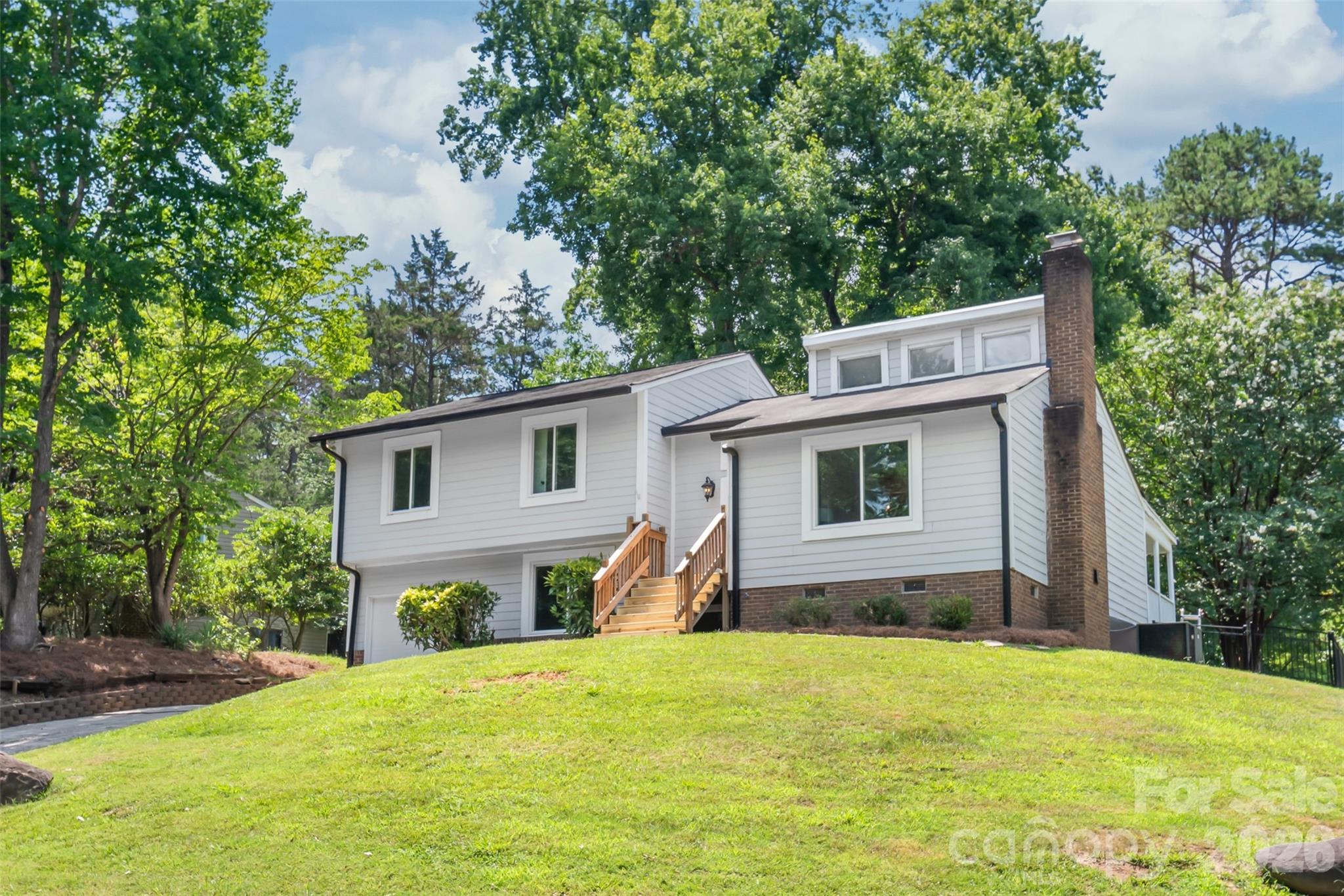 10129 Eagle Court — Charlotte
