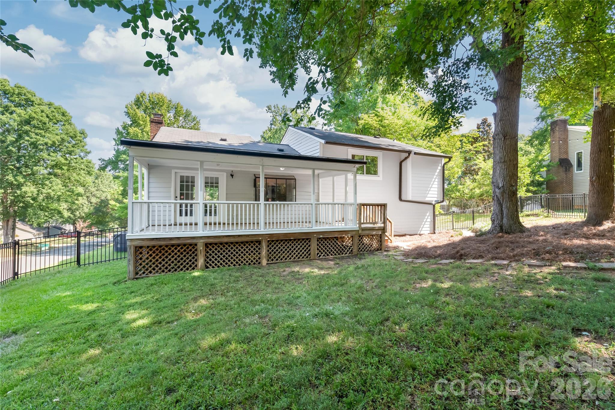 10129 Eagle Court — Charlotte