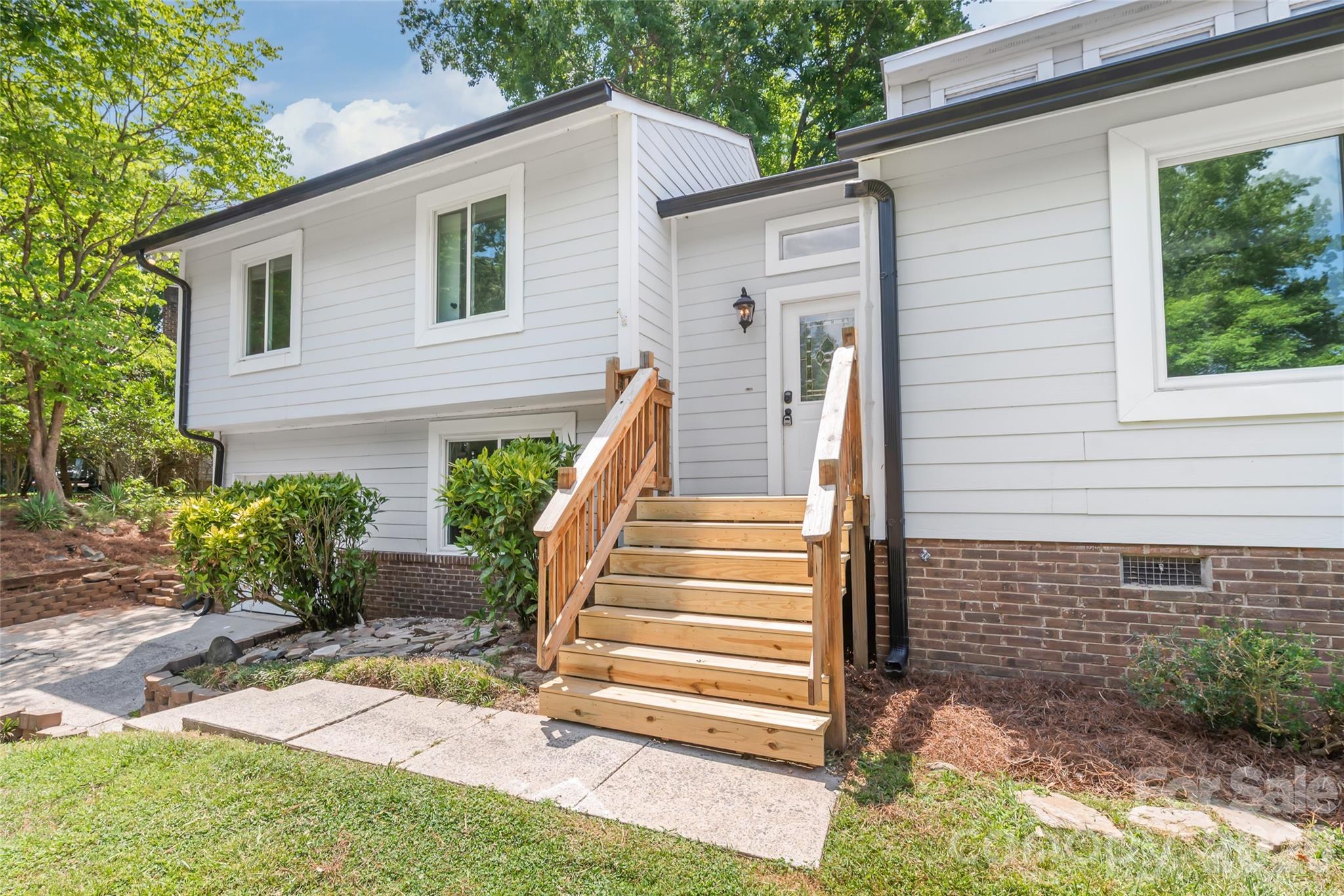 10129 Eagle Court — Charlotte