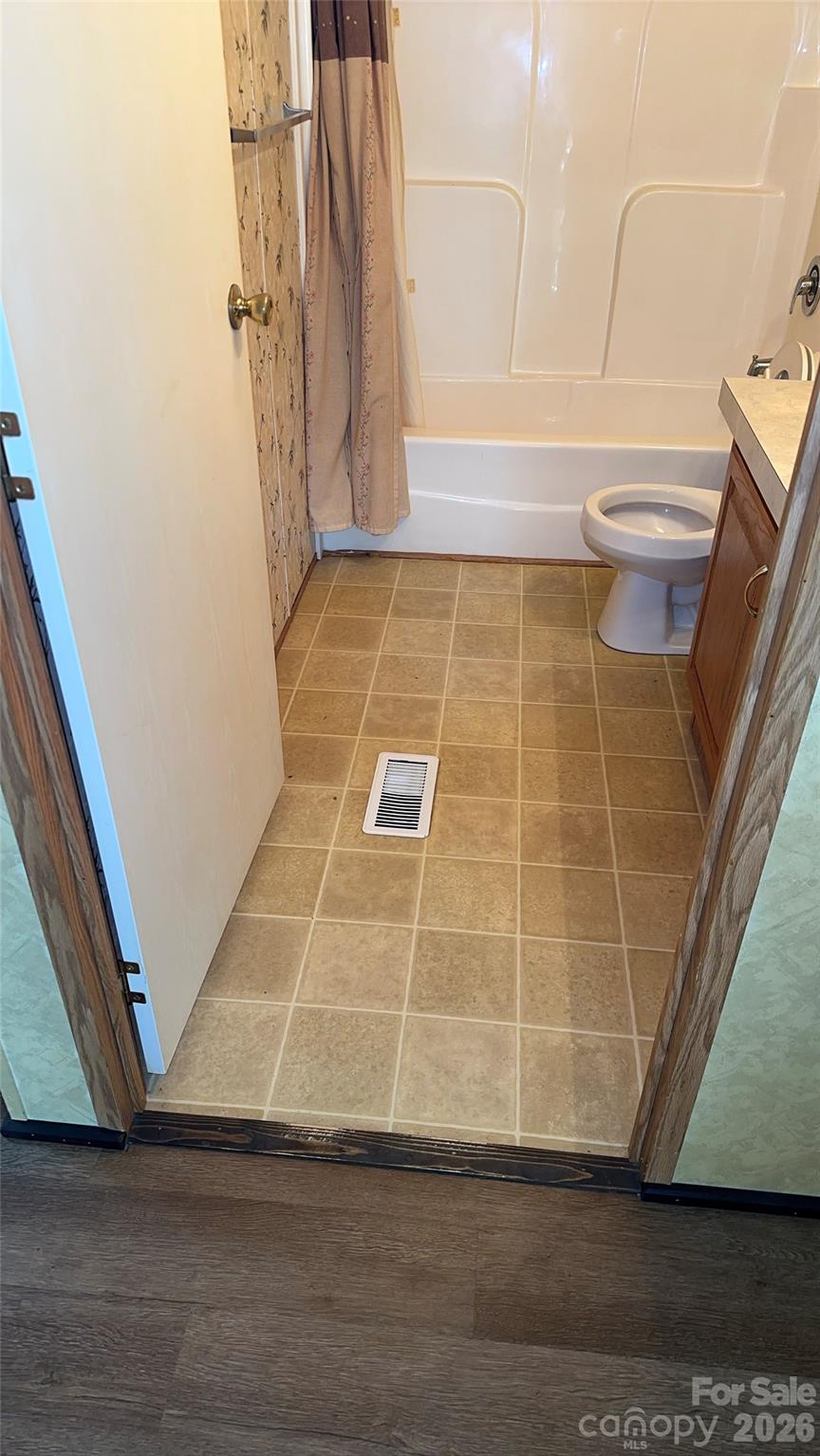 294 E Lester Lane — Hendersonville