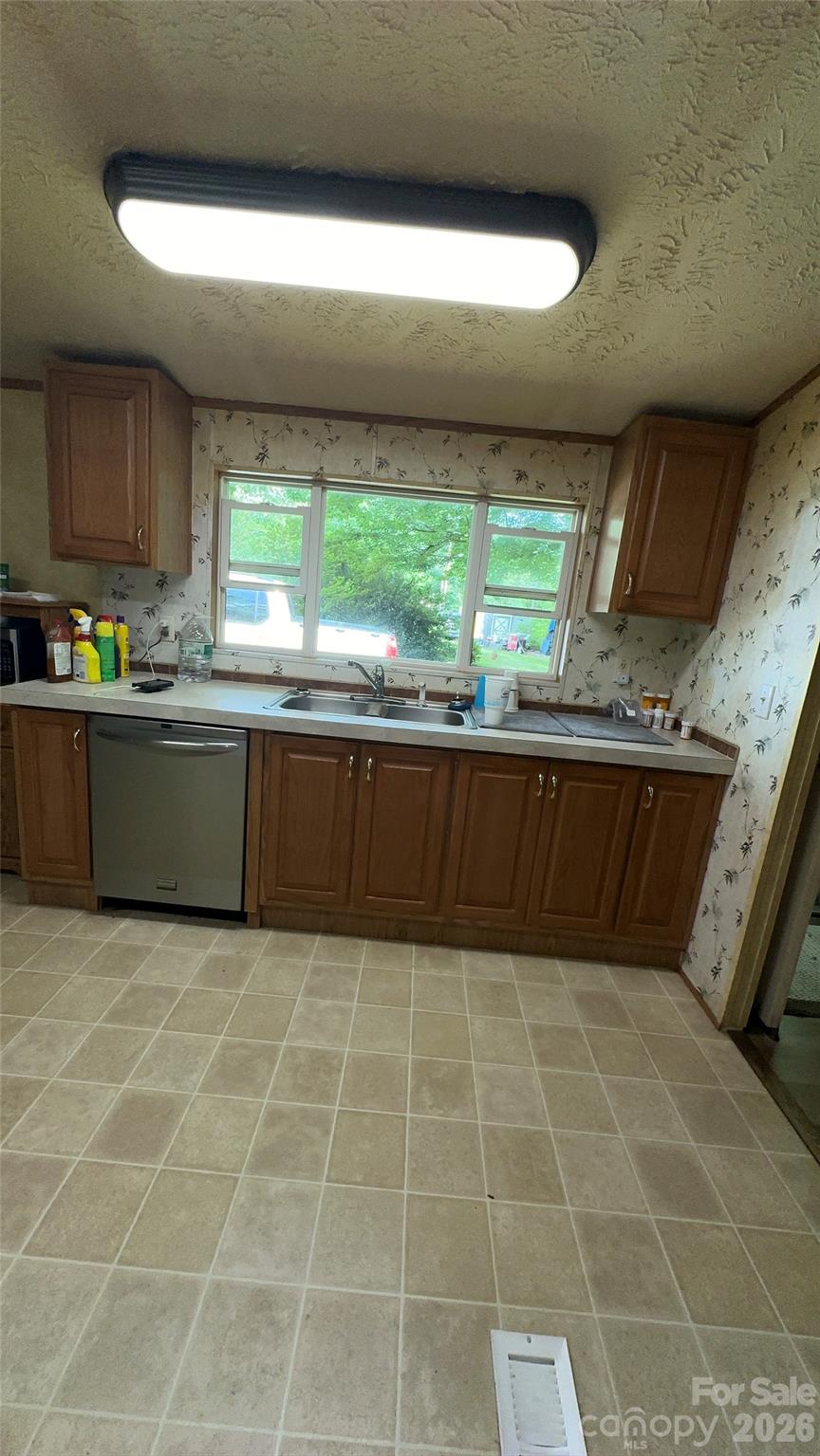 294 E Lester Lane — Hendersonville