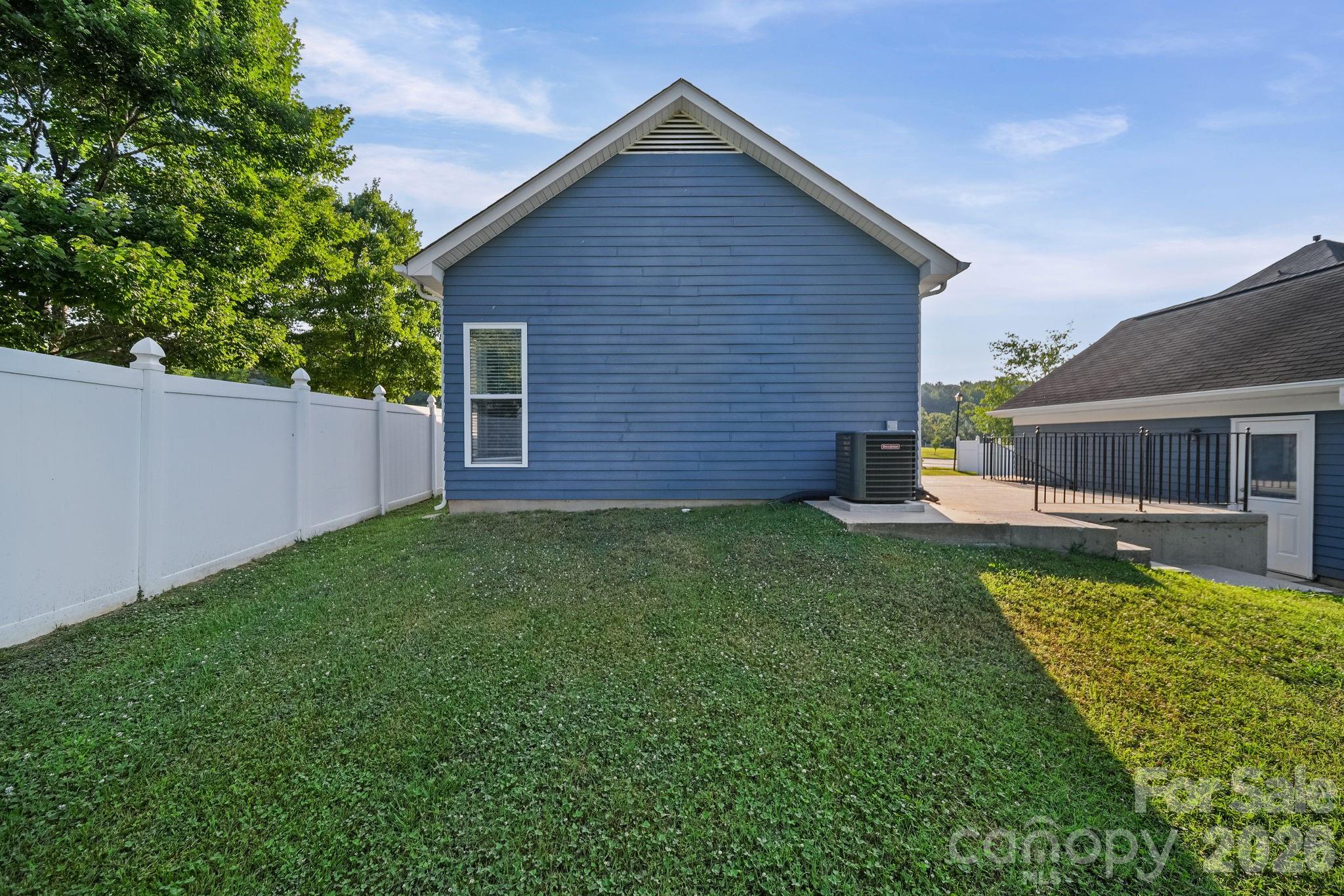 4104 Vance Road N — Huntersville