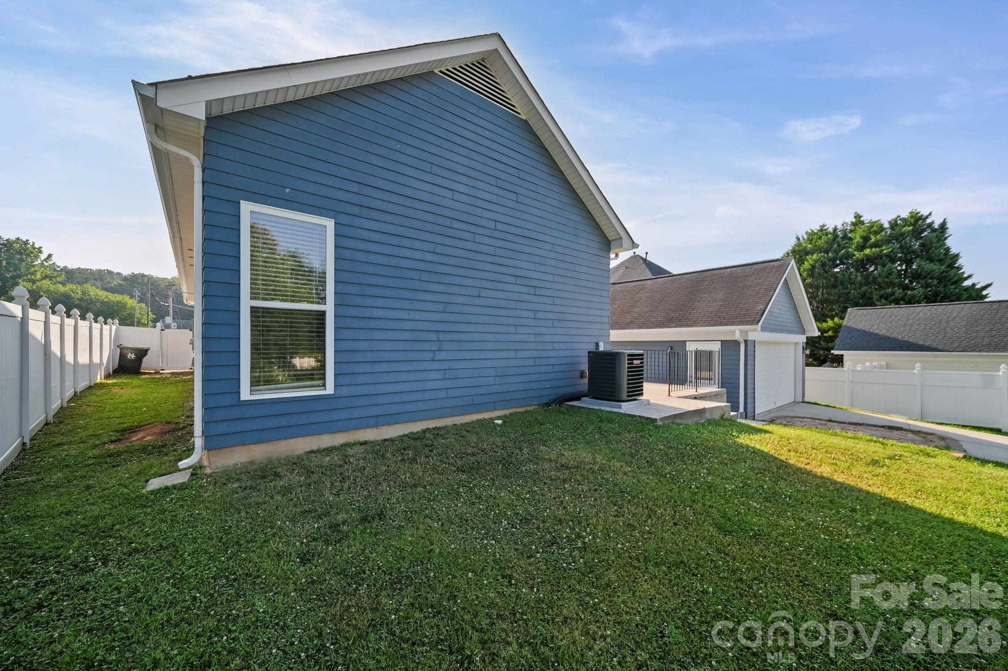 4104 Vance Road N — Huntersville