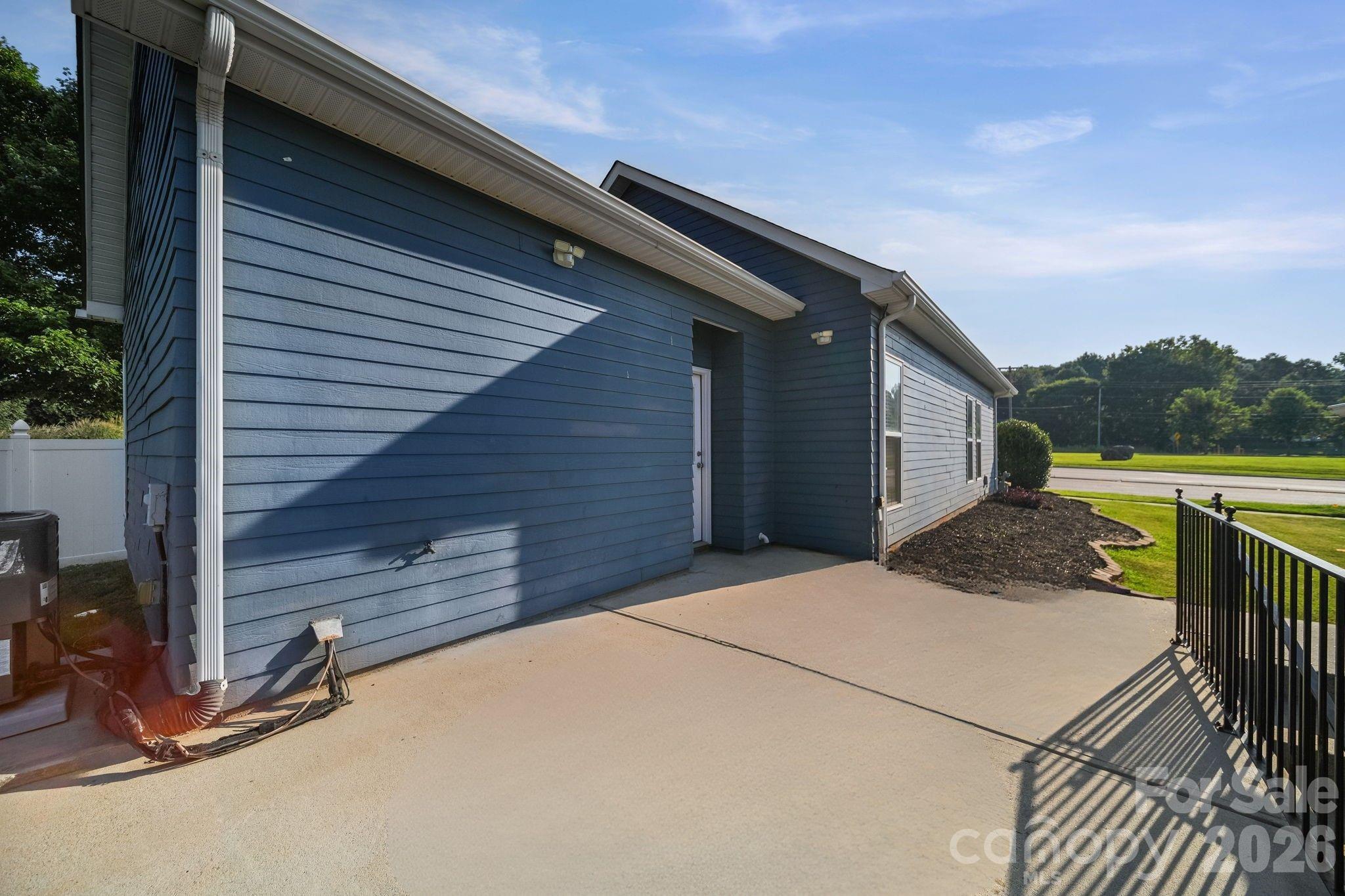 4104 Vance Road N — Huntersville