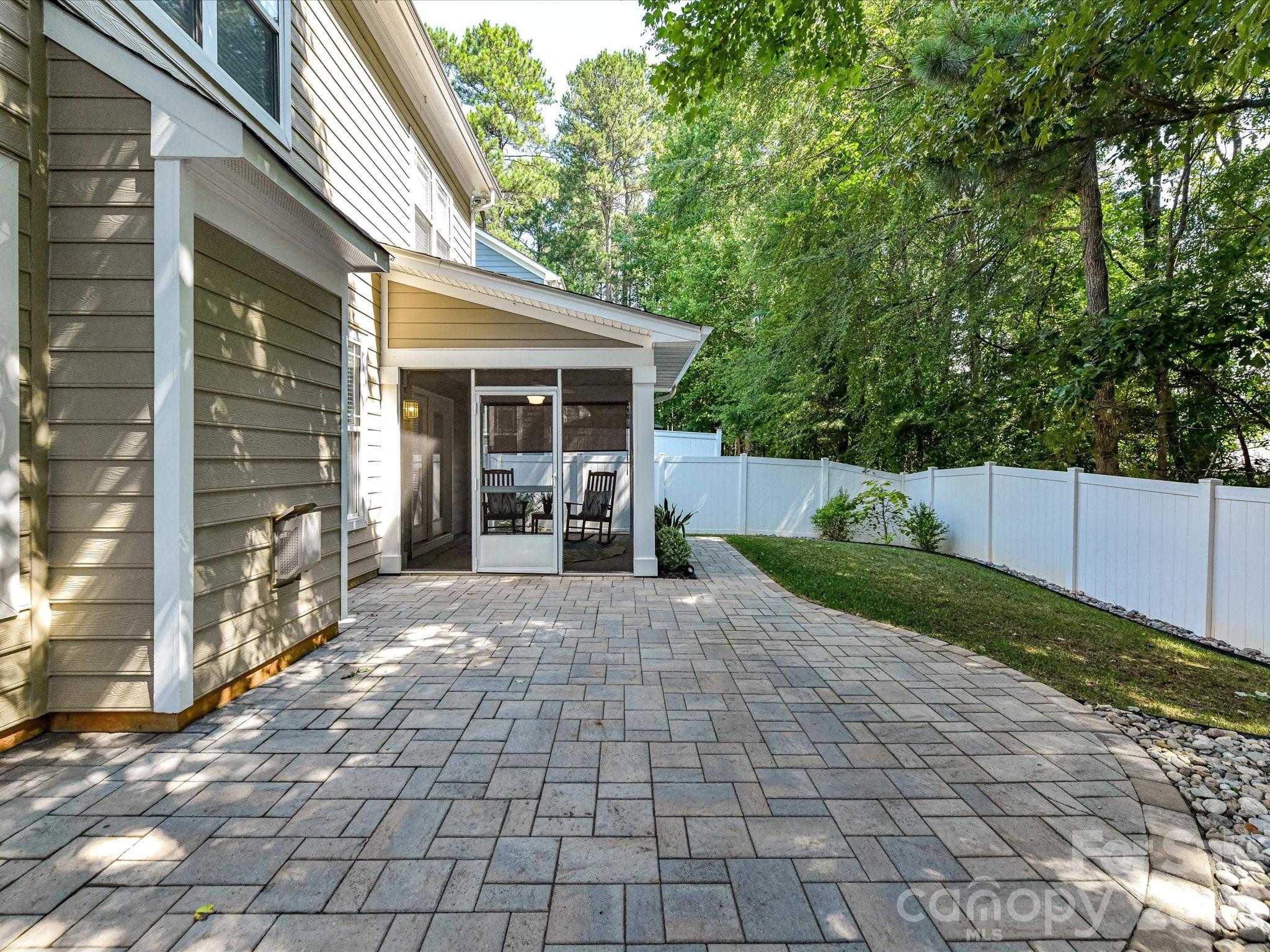 18814 Coachmans Trace — Cornelius