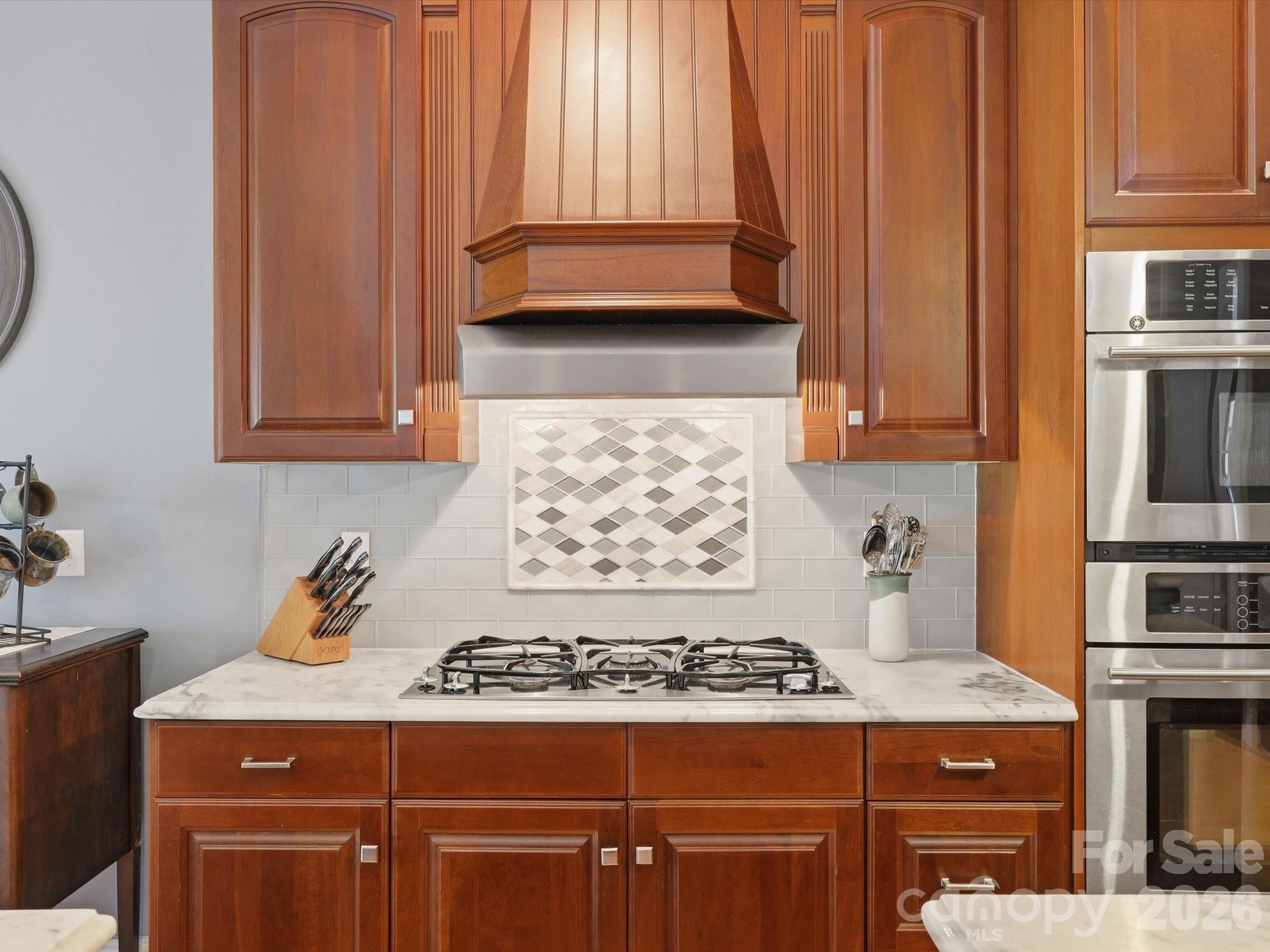 3009 Mason Court — Clover