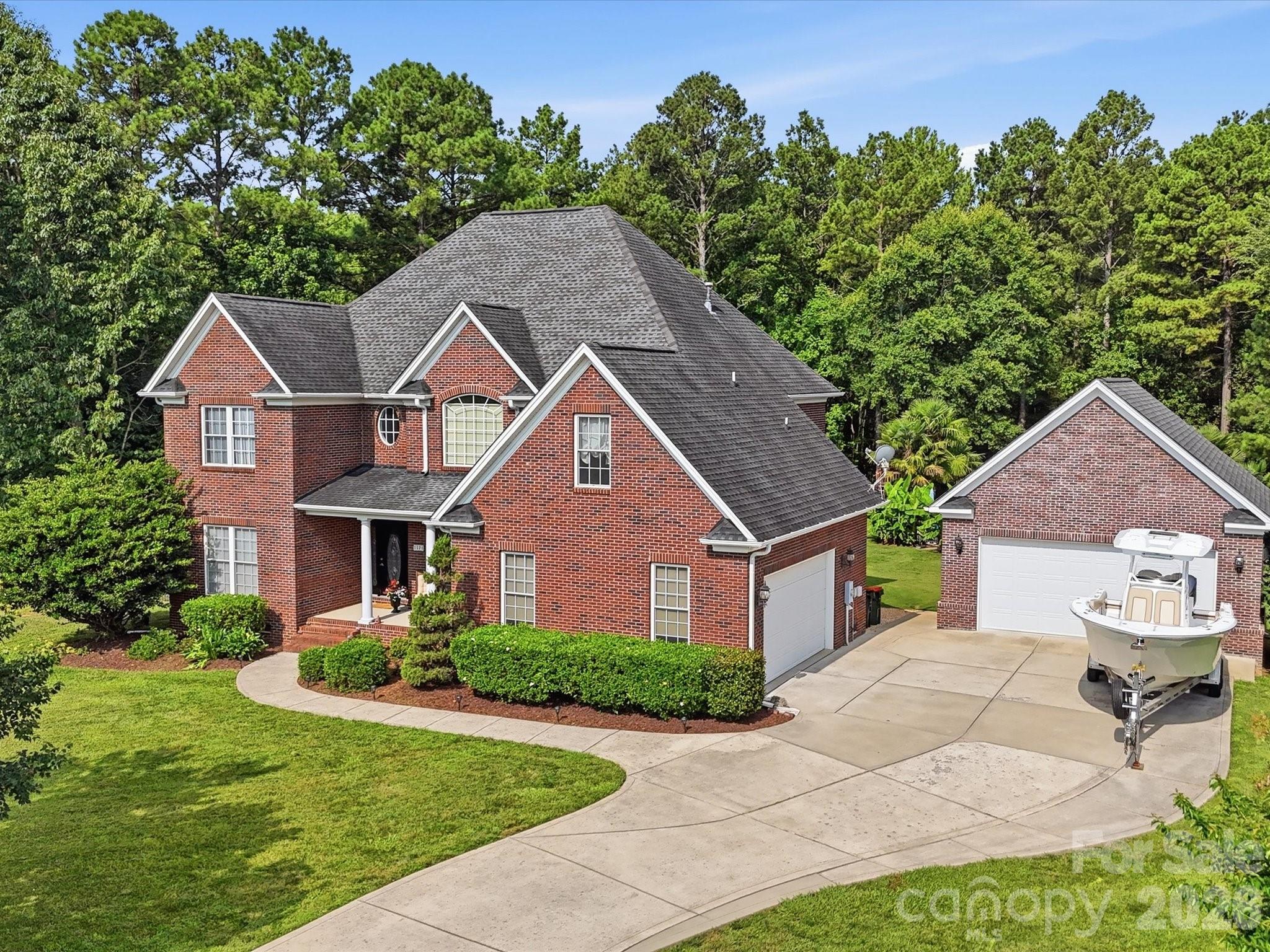 3009 Mason Court — Clover