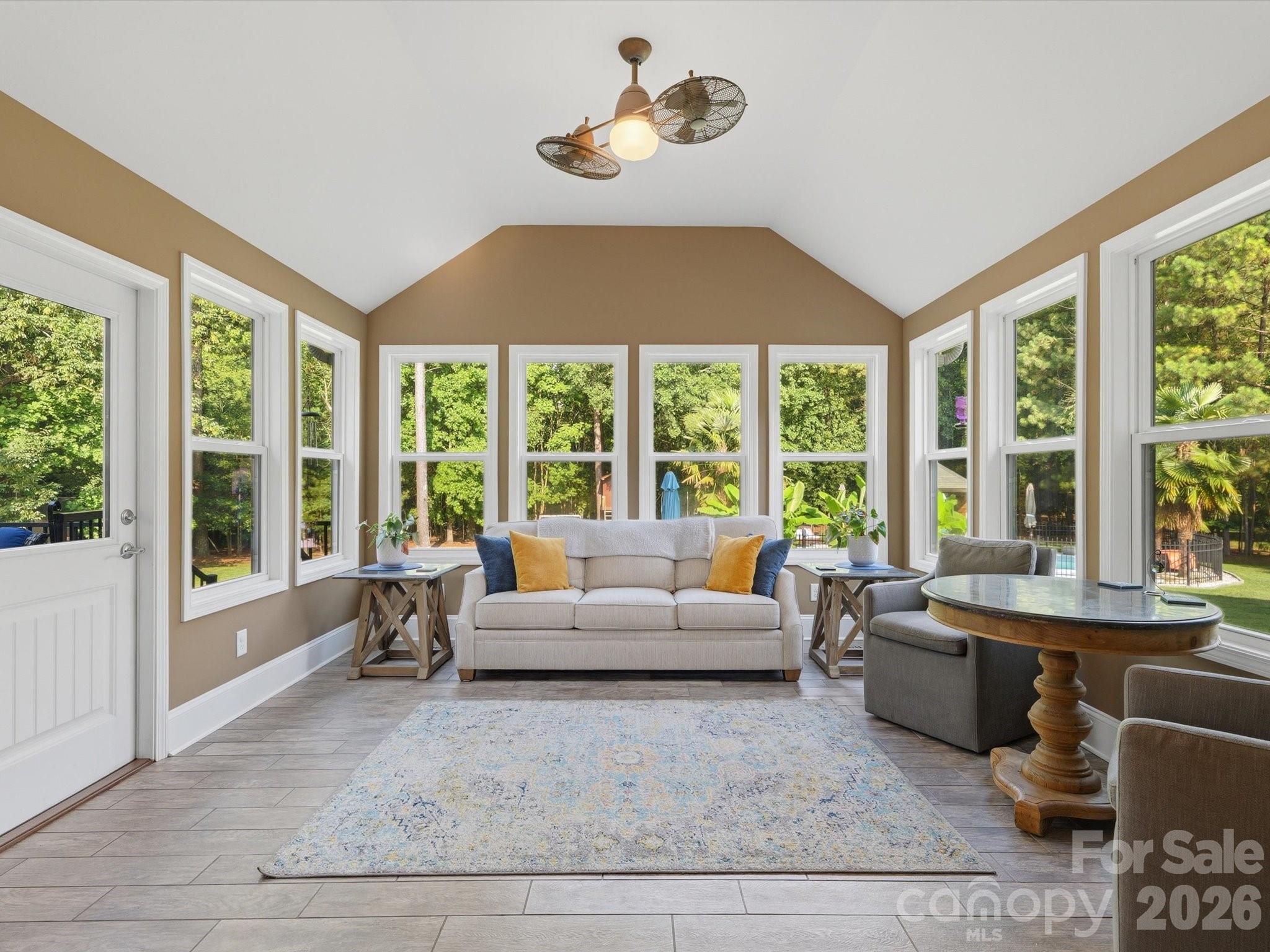3009 Mason Court — Clover