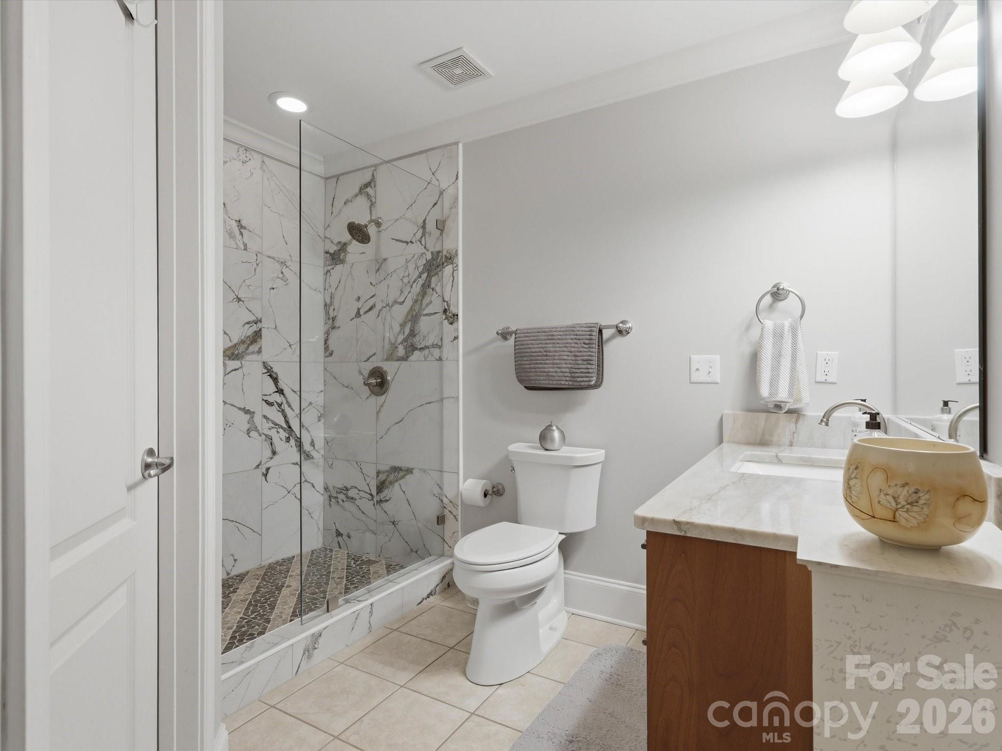 3009 Mason Court — Clover
