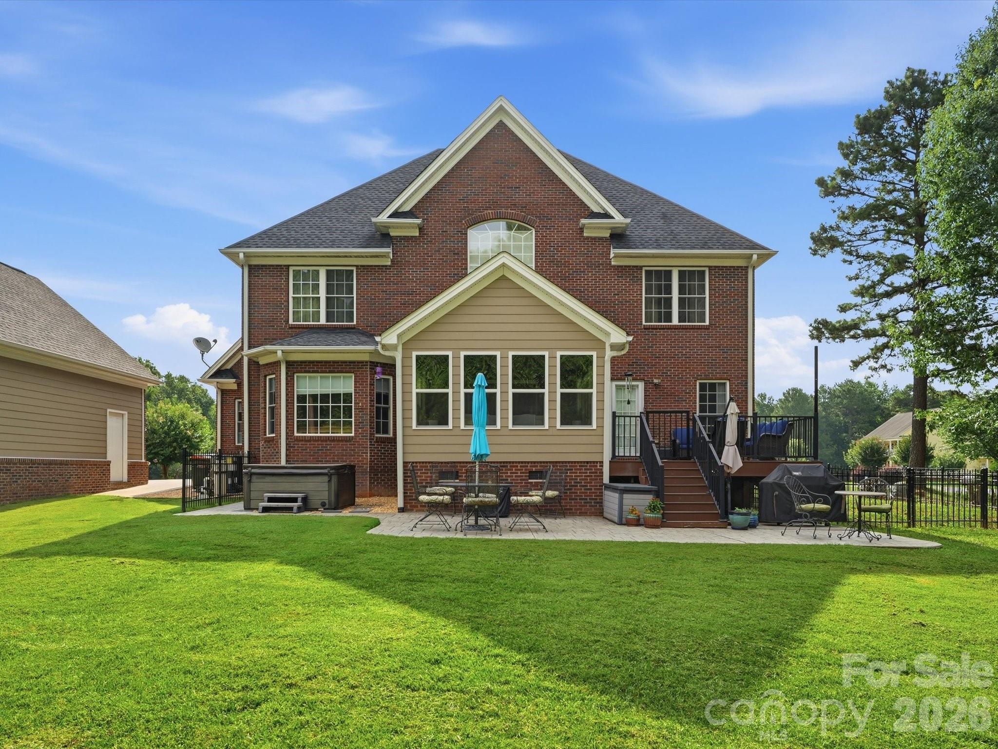 3009 Mason Court — Clover