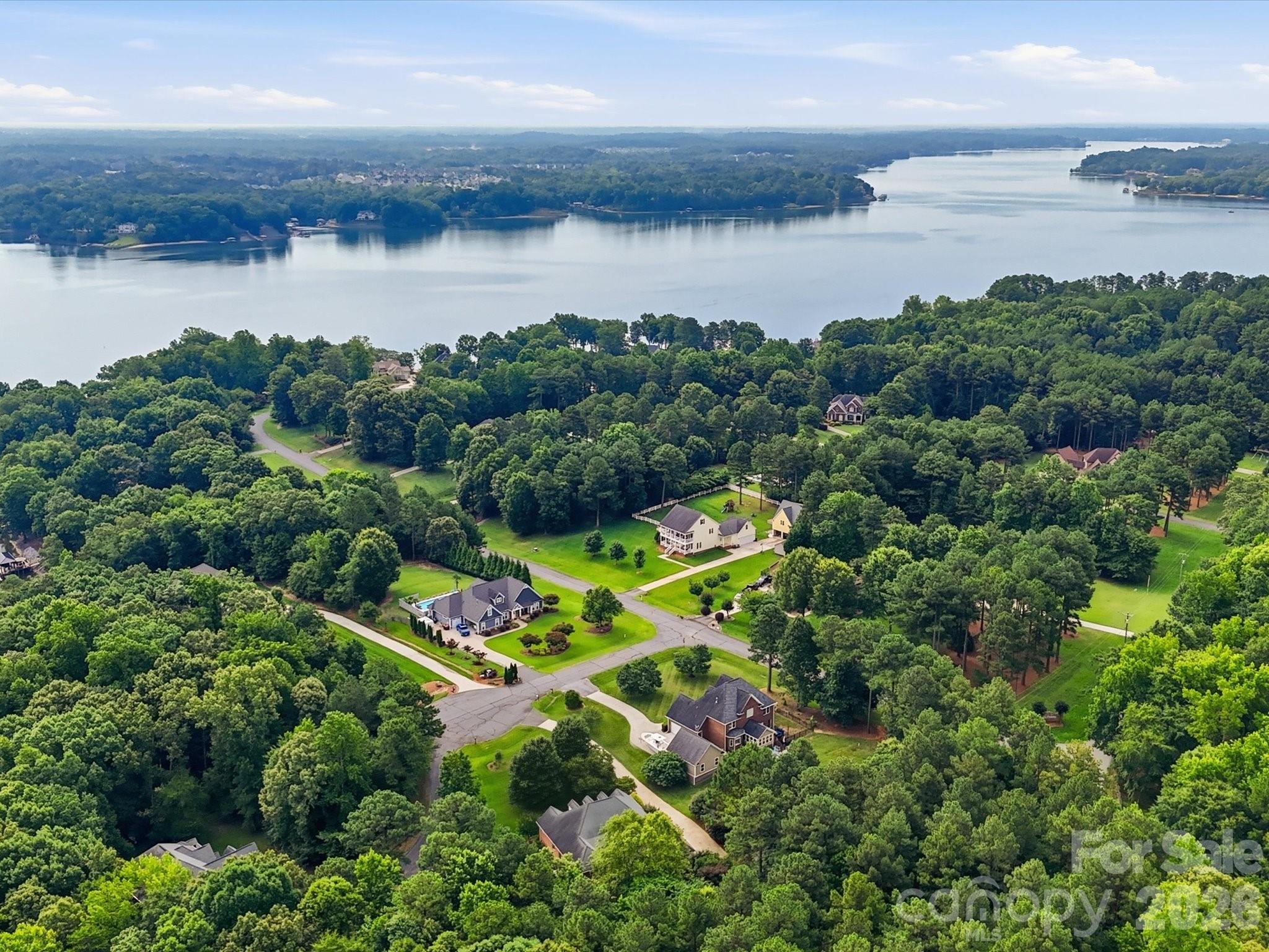 3009 Mason Court — Clover