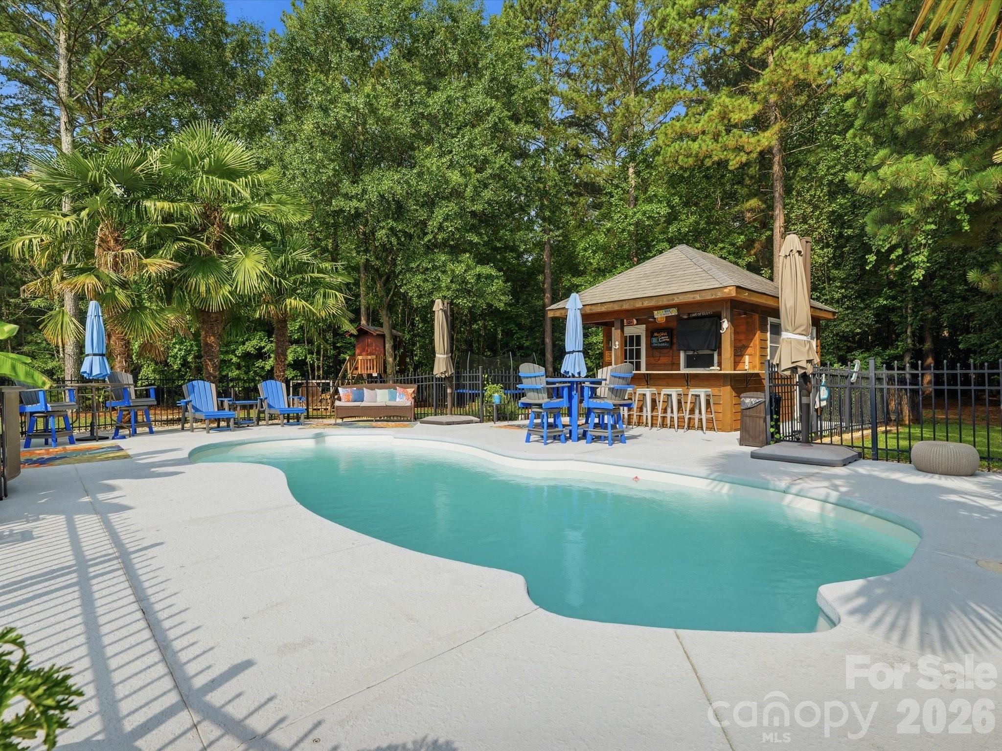 3009 Mason Court — Clover