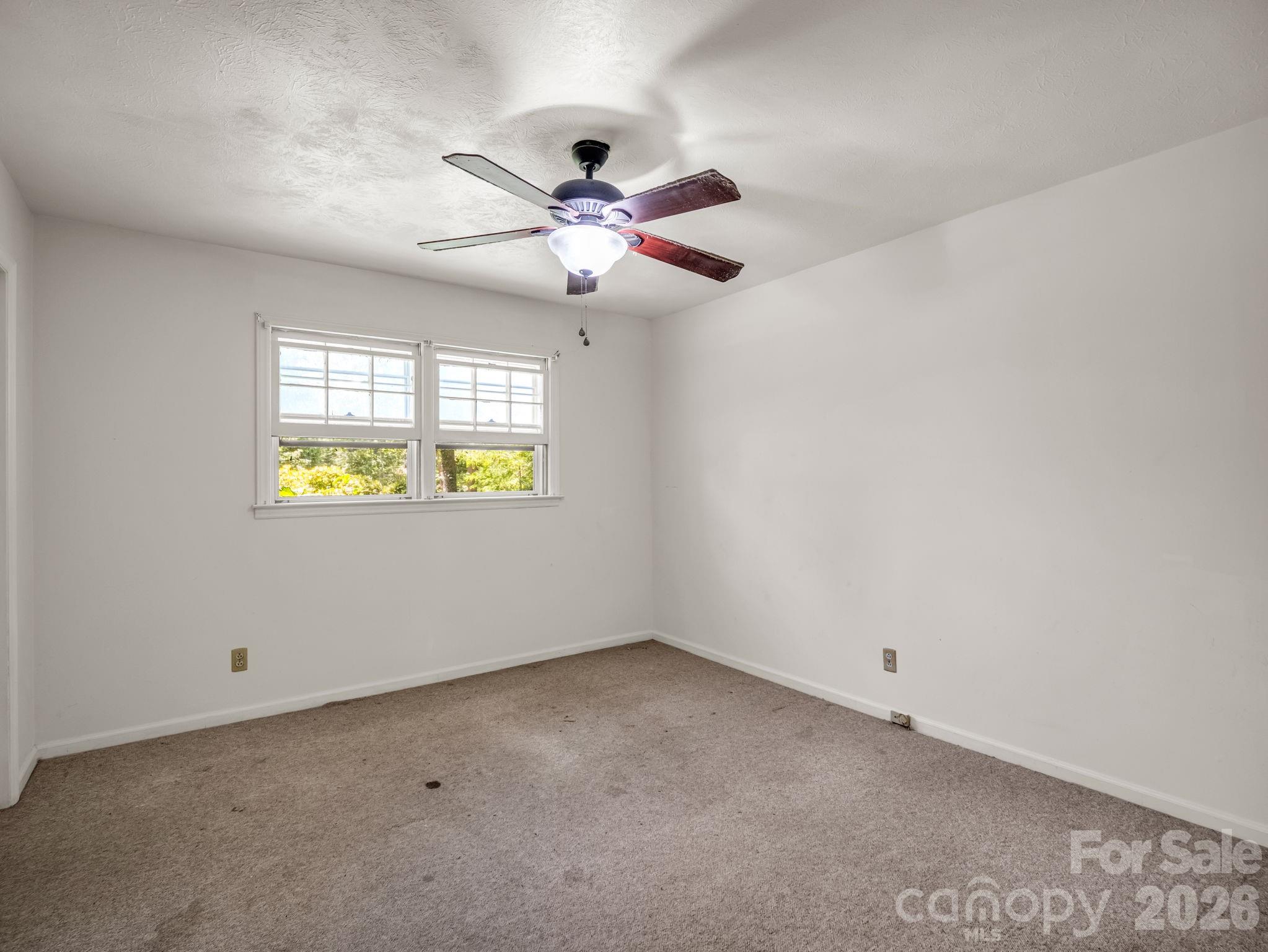 926 Toxaway Court — Hendersonville
