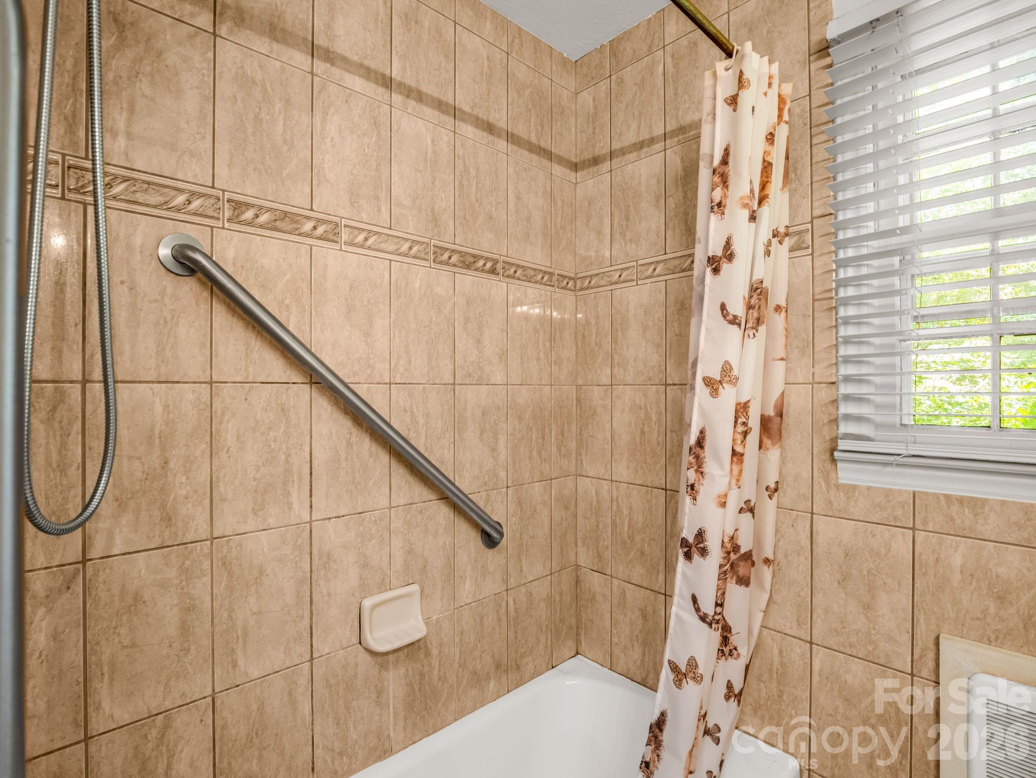 926 Toxaway Court — Hendersonville