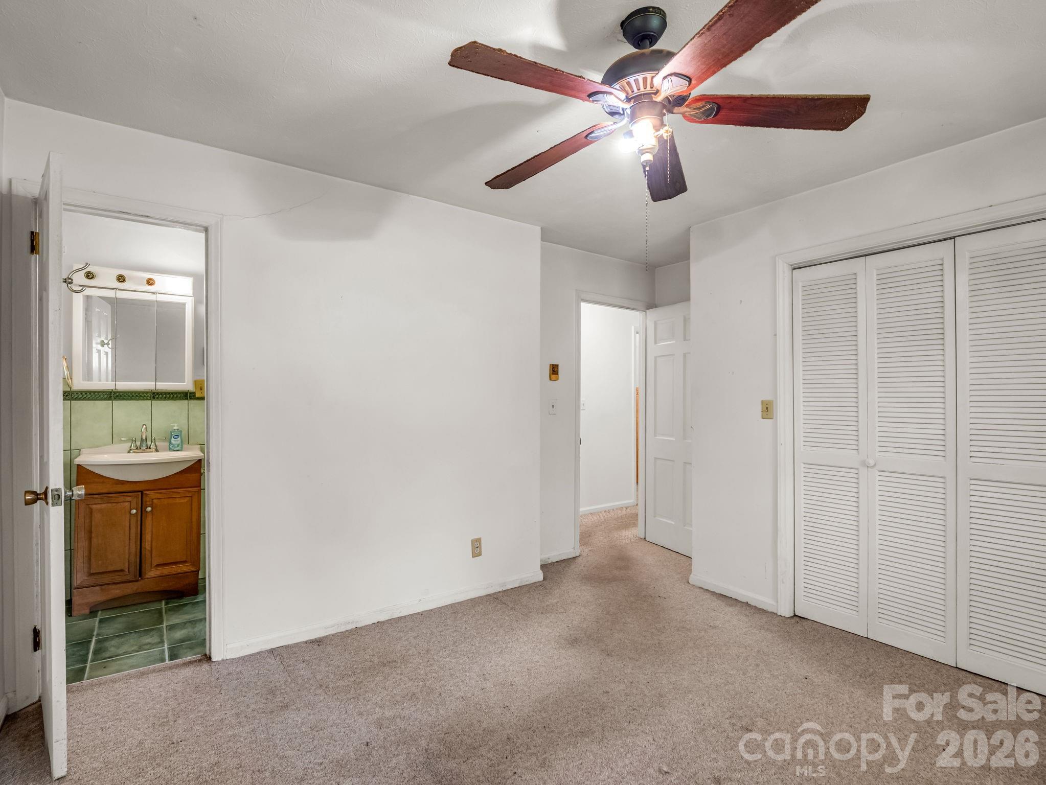 926 Toxaway Court — Hendersonville
