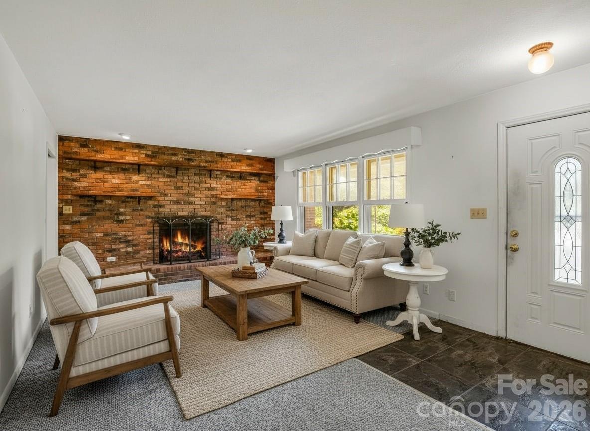 926 Toxaway Court — Hendersonville