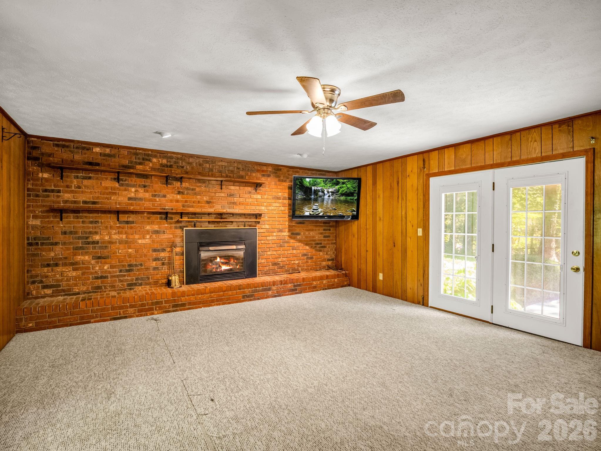 926 Toxaway Court — Hendersonville