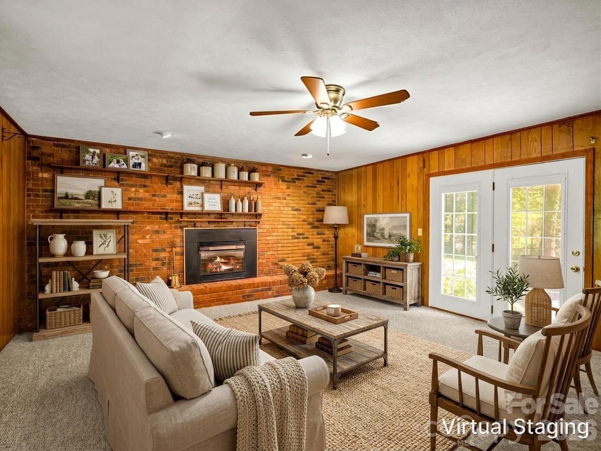 926 Toxaway Court — Hendersonville