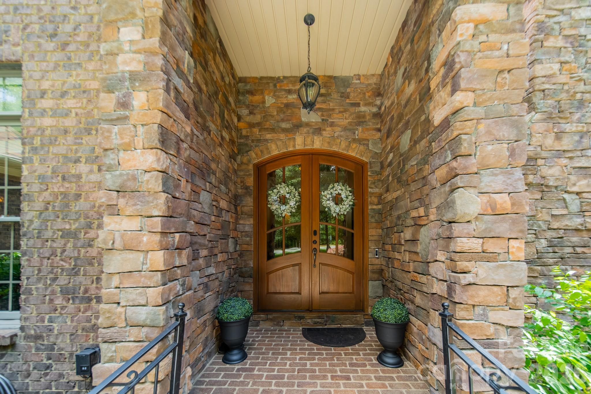 215 Blue River Road — Lake Wylie