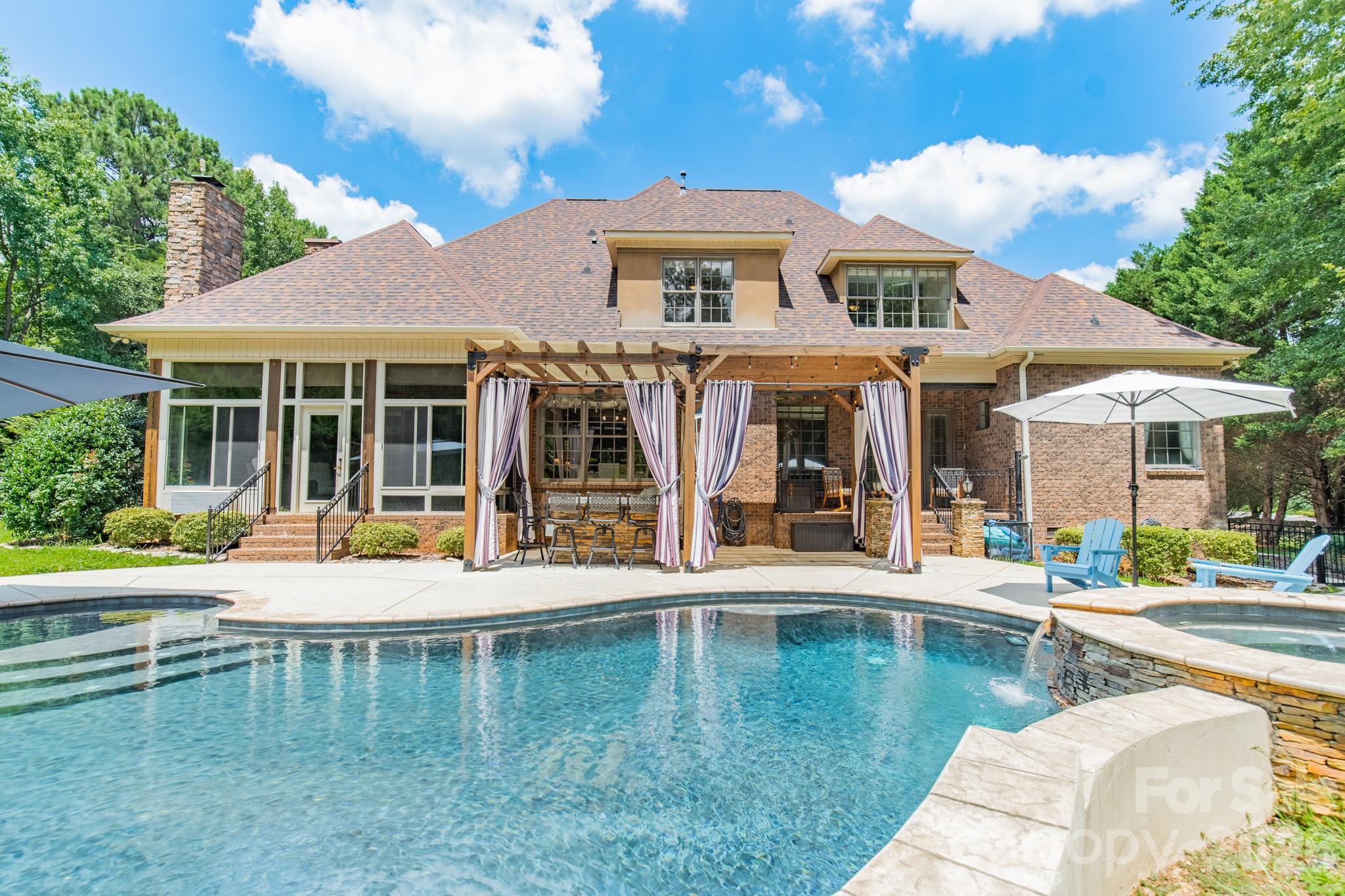 215 Blue River Road — Lake Wylie