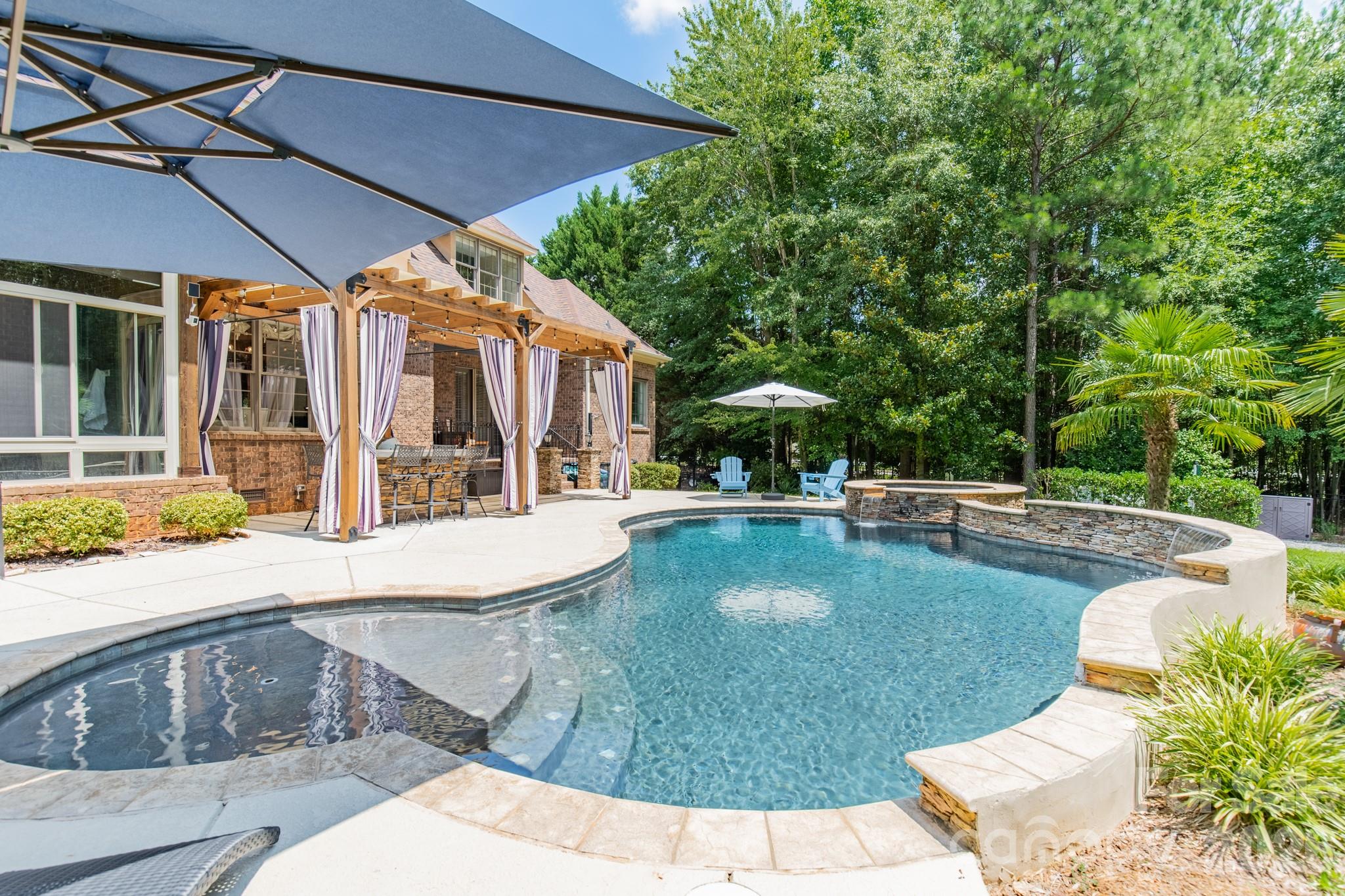 215 Blue River Road — Lake Wylie