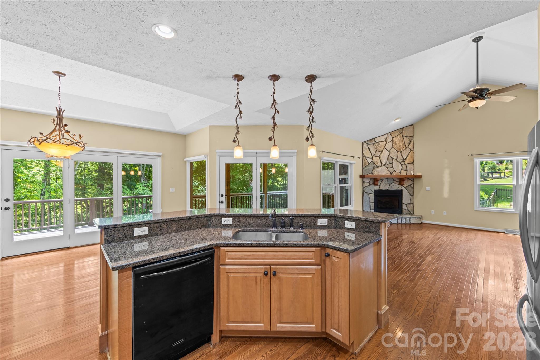 435 Stepping Stone Lane — Waynesville