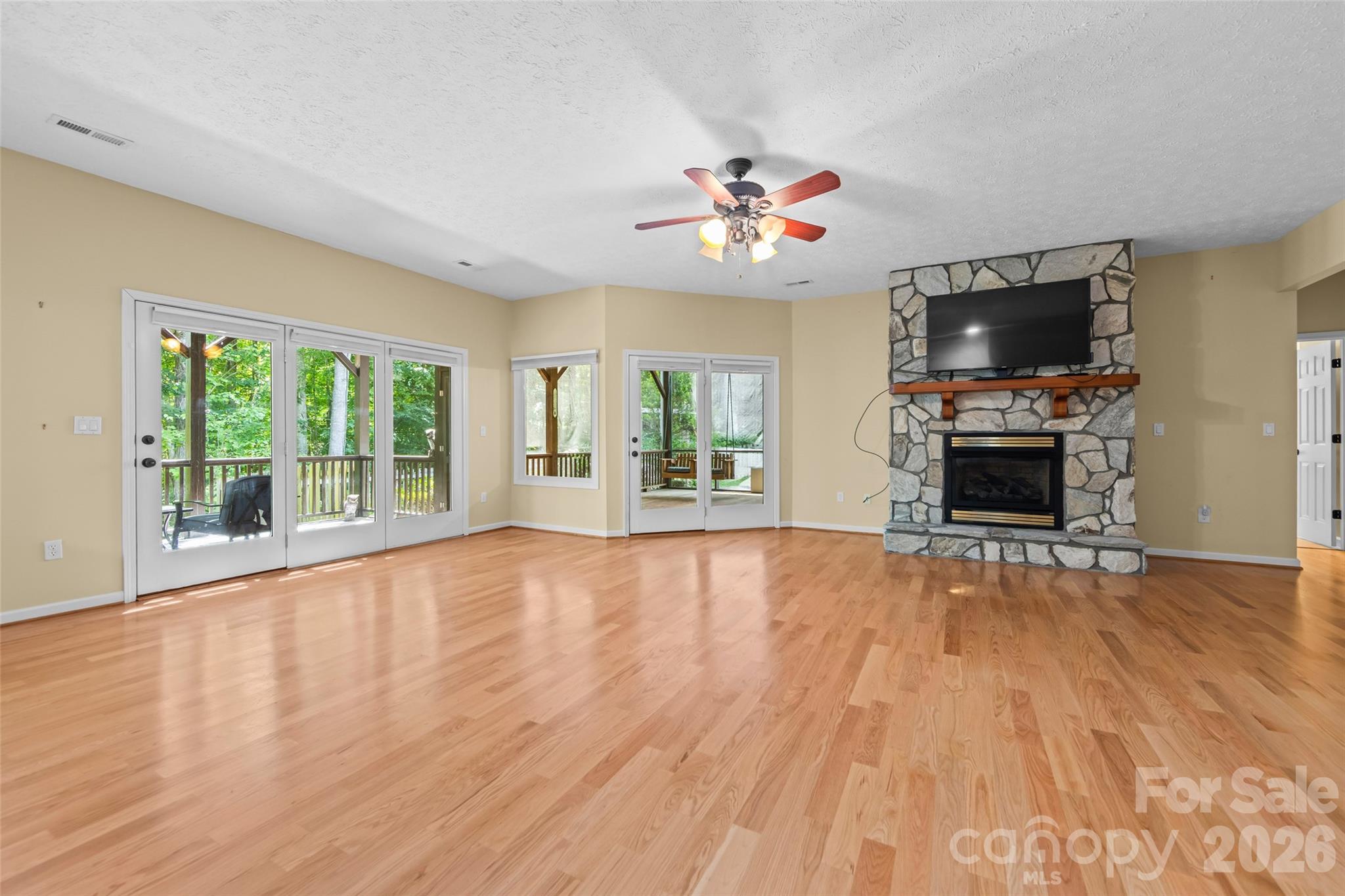435 Stepping Stone Lane — Waynesville