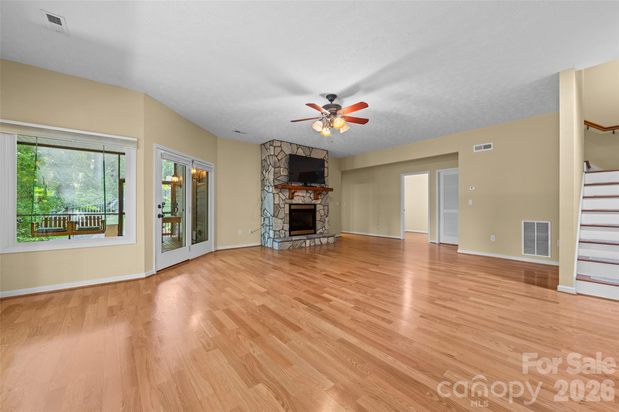 435 Stepping Stone Lane — Waynesville
