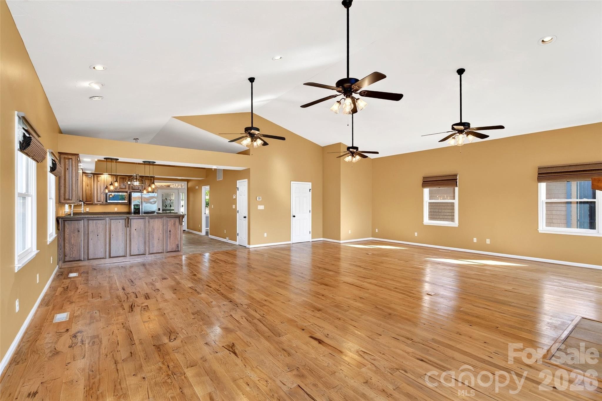 831 Lake Club Drive — Nebo