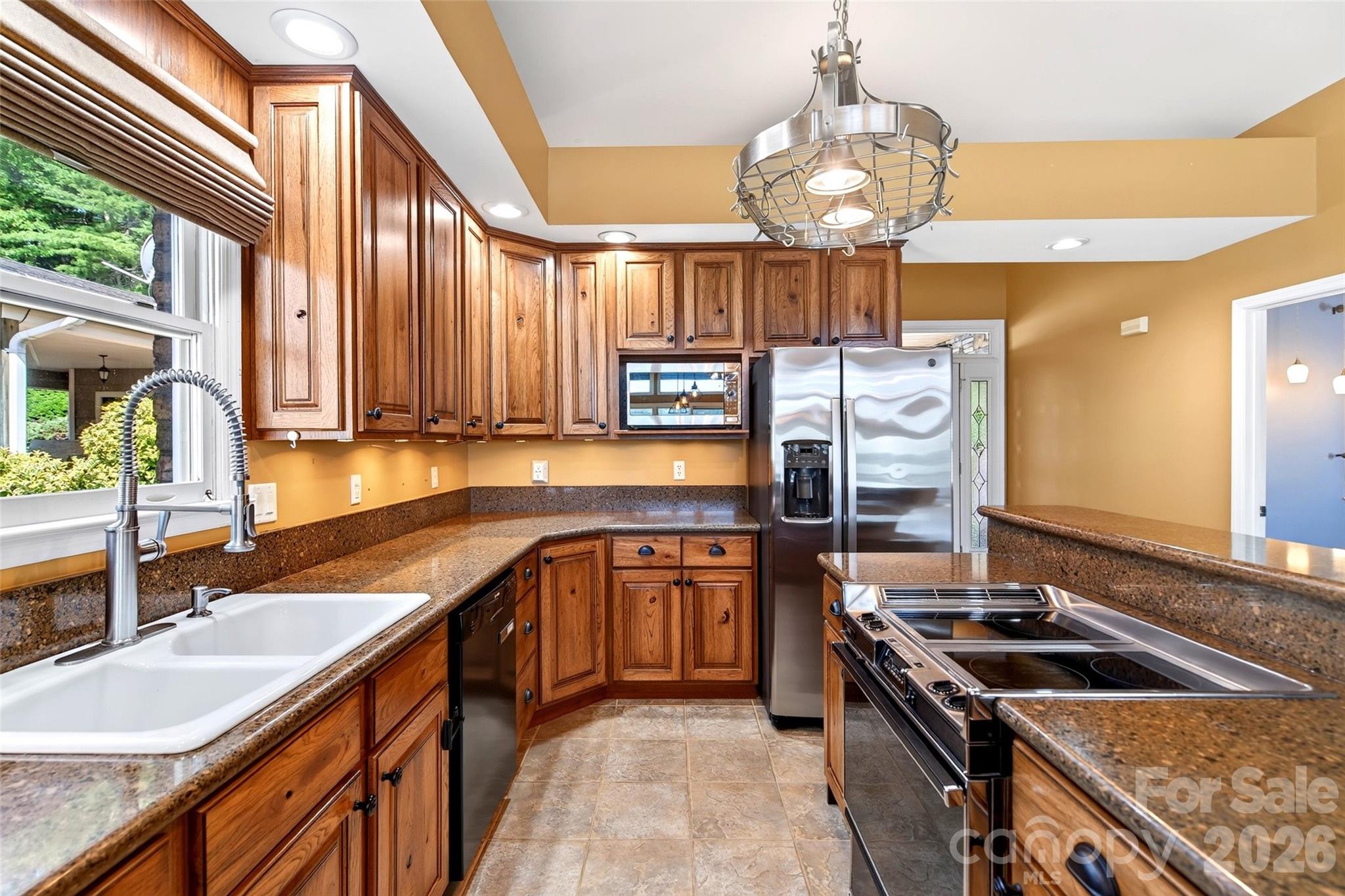831 Lake Club Drive — Nebo