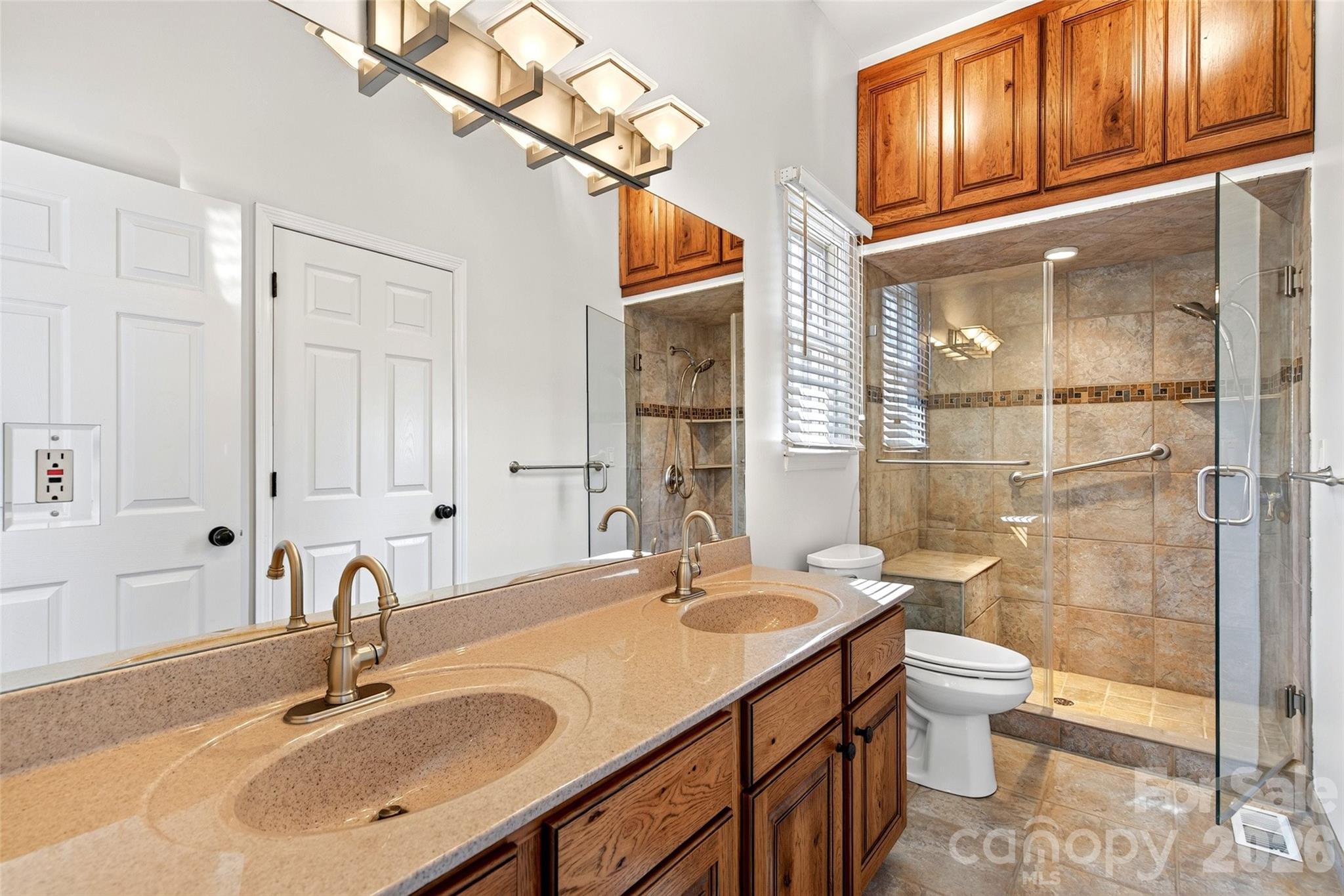 831 Lake Club Drive — Nebo