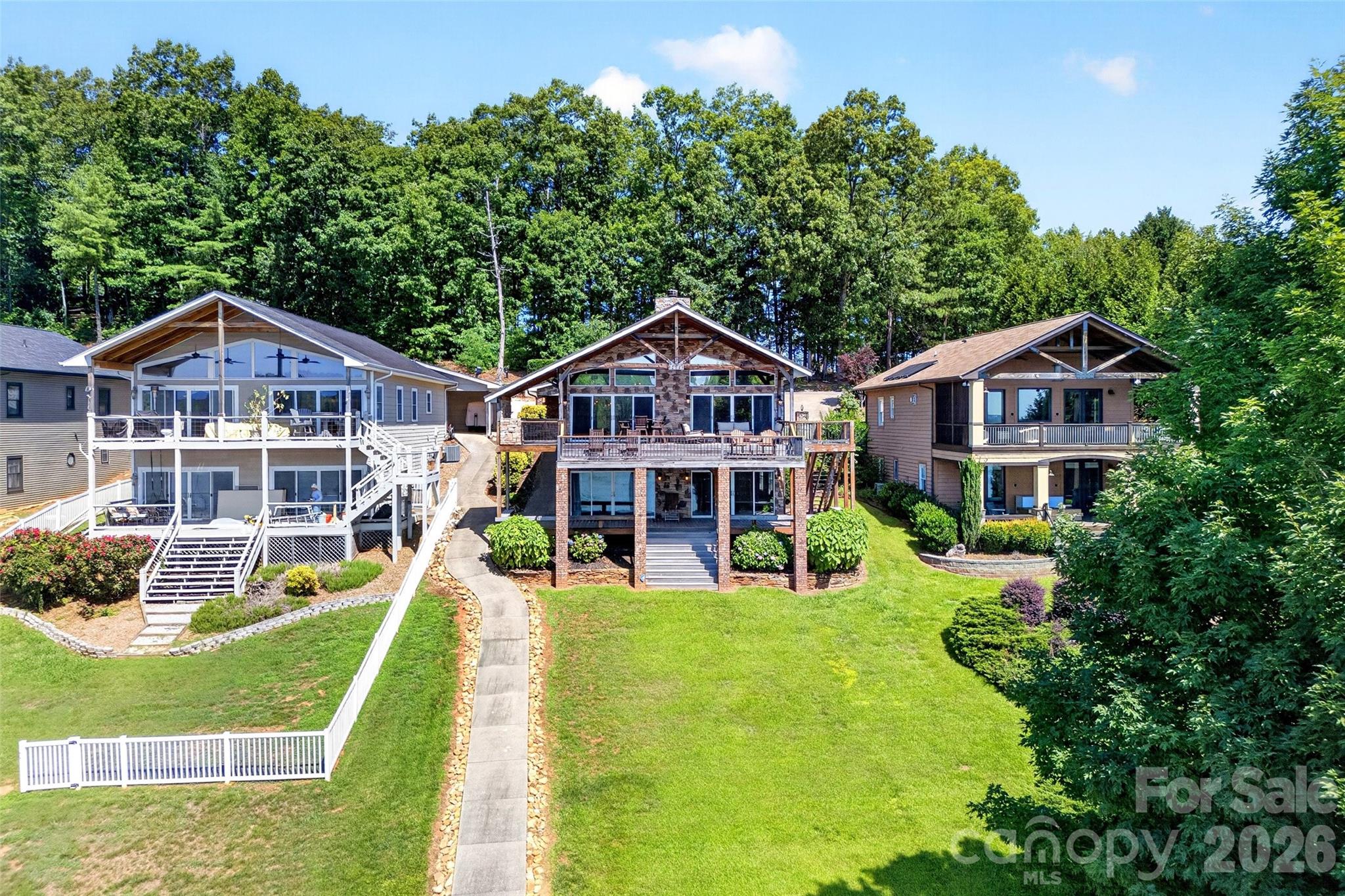 831 Lake Club Drive — Nebo