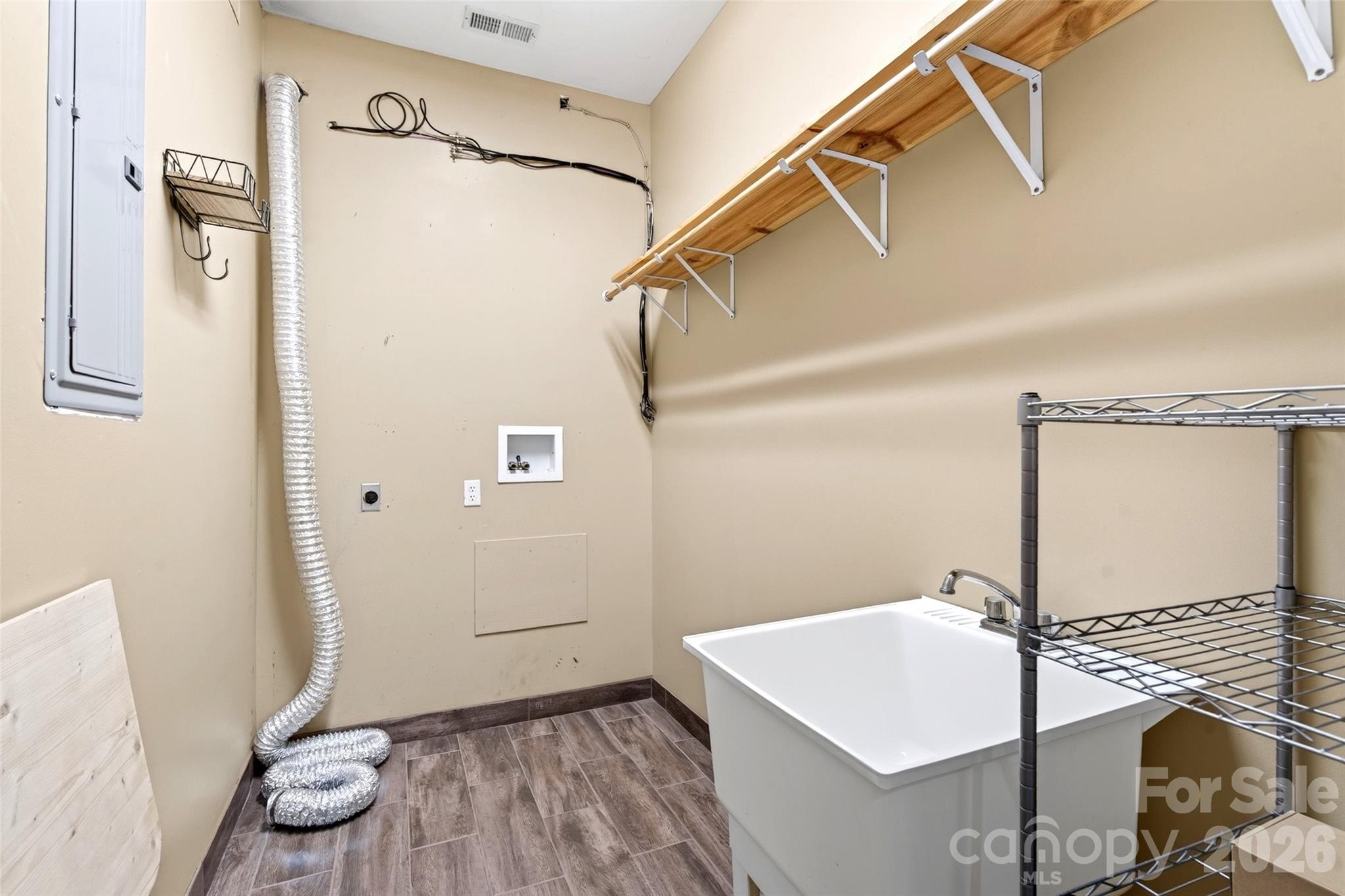 831 Lake Club Drive — Nebo
