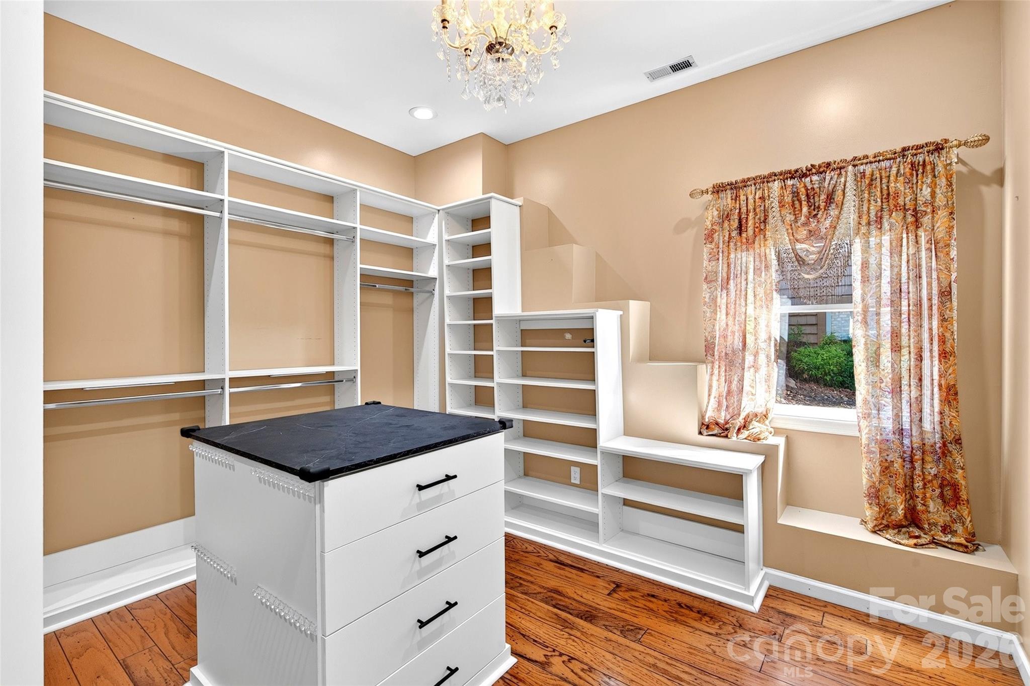 831 Lake Club Drive — Nebo