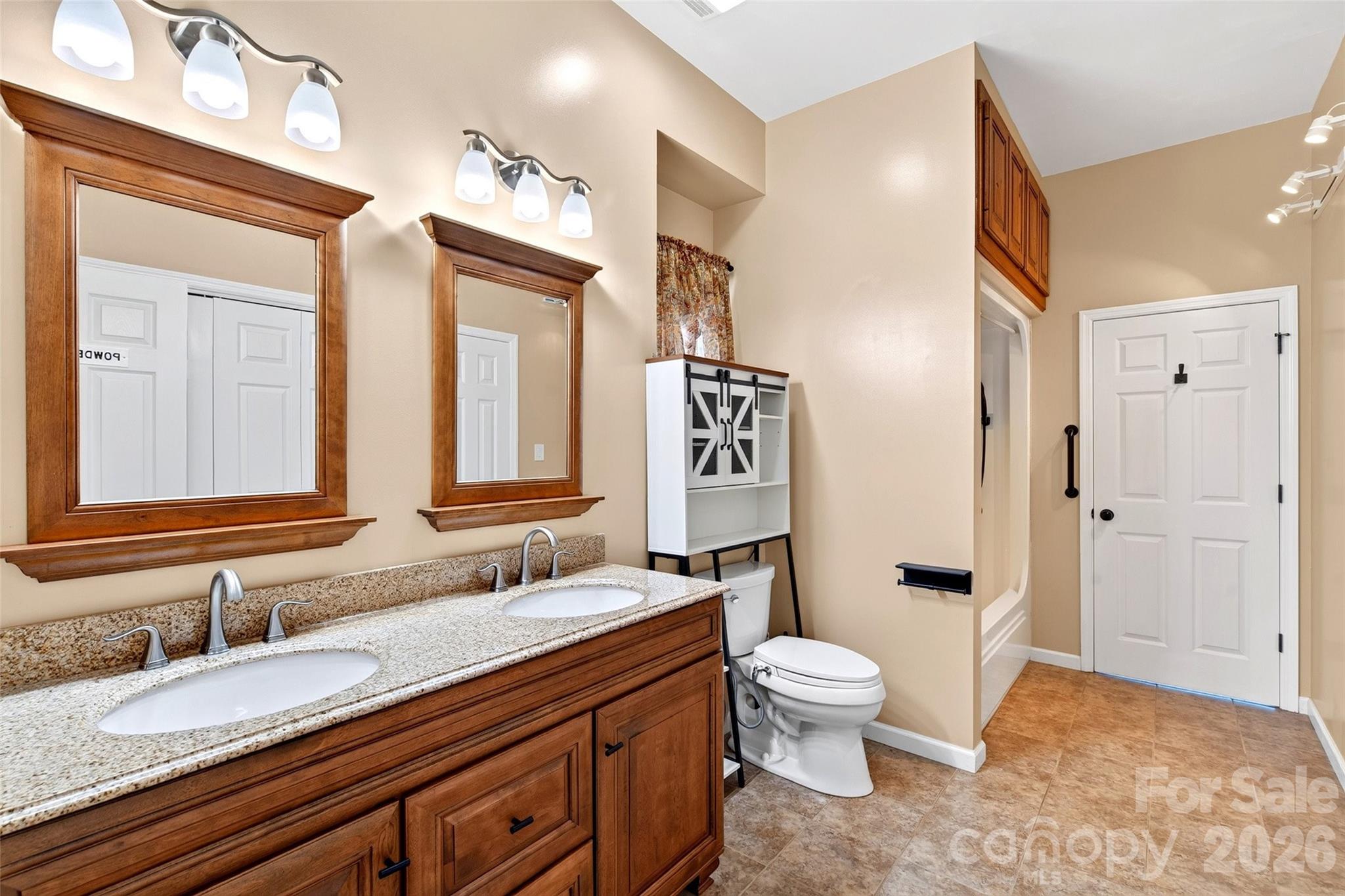 831 Lake Club Drive — Nebo