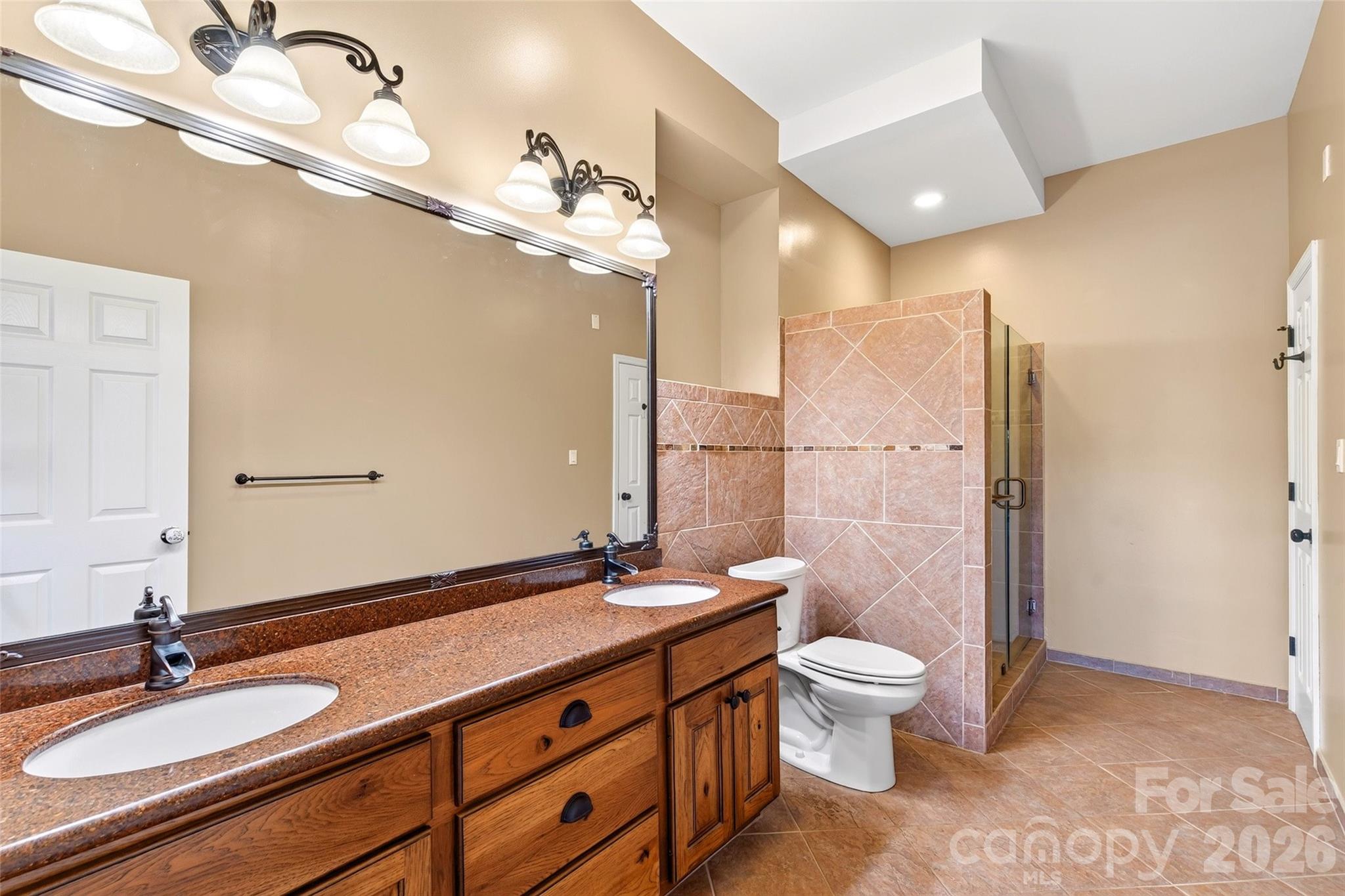 831 Lake Club Drive — Nebo