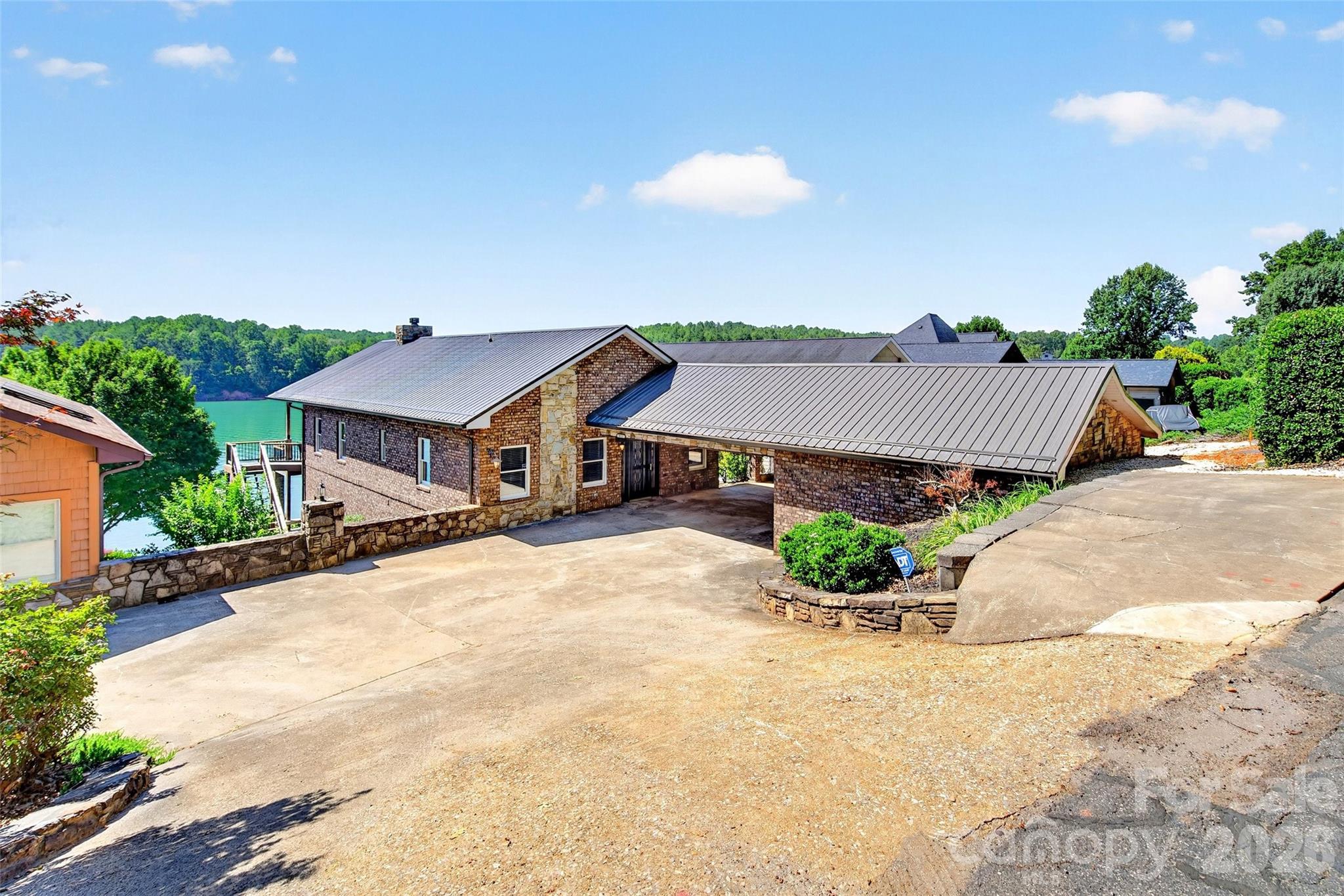 831 Lake Club Drive — Nebo