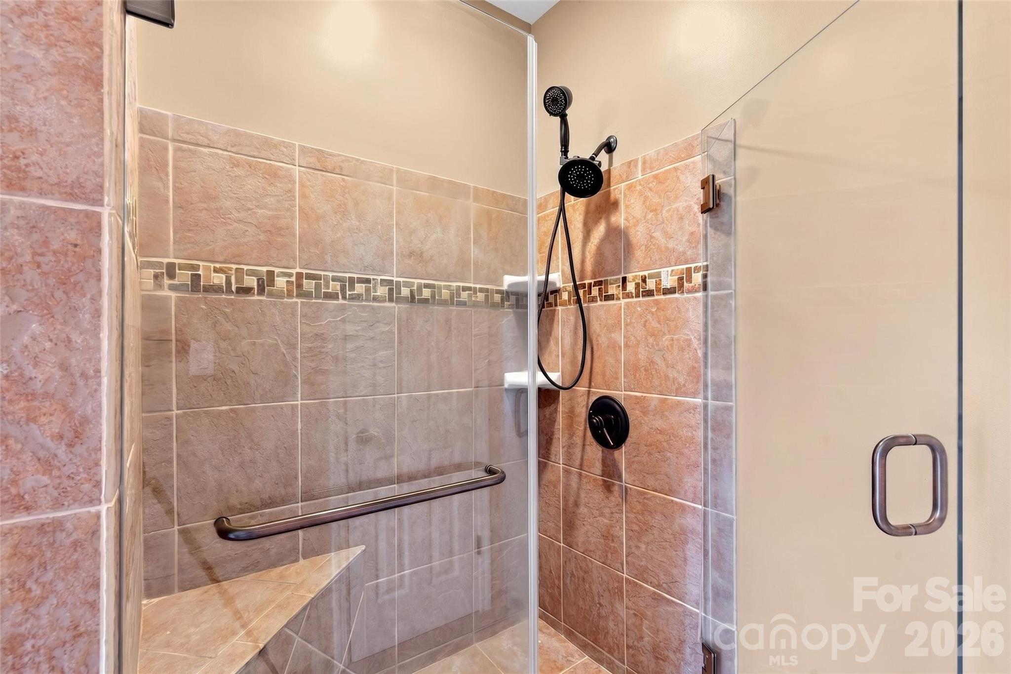 831 Lake Club Drive — Nebo