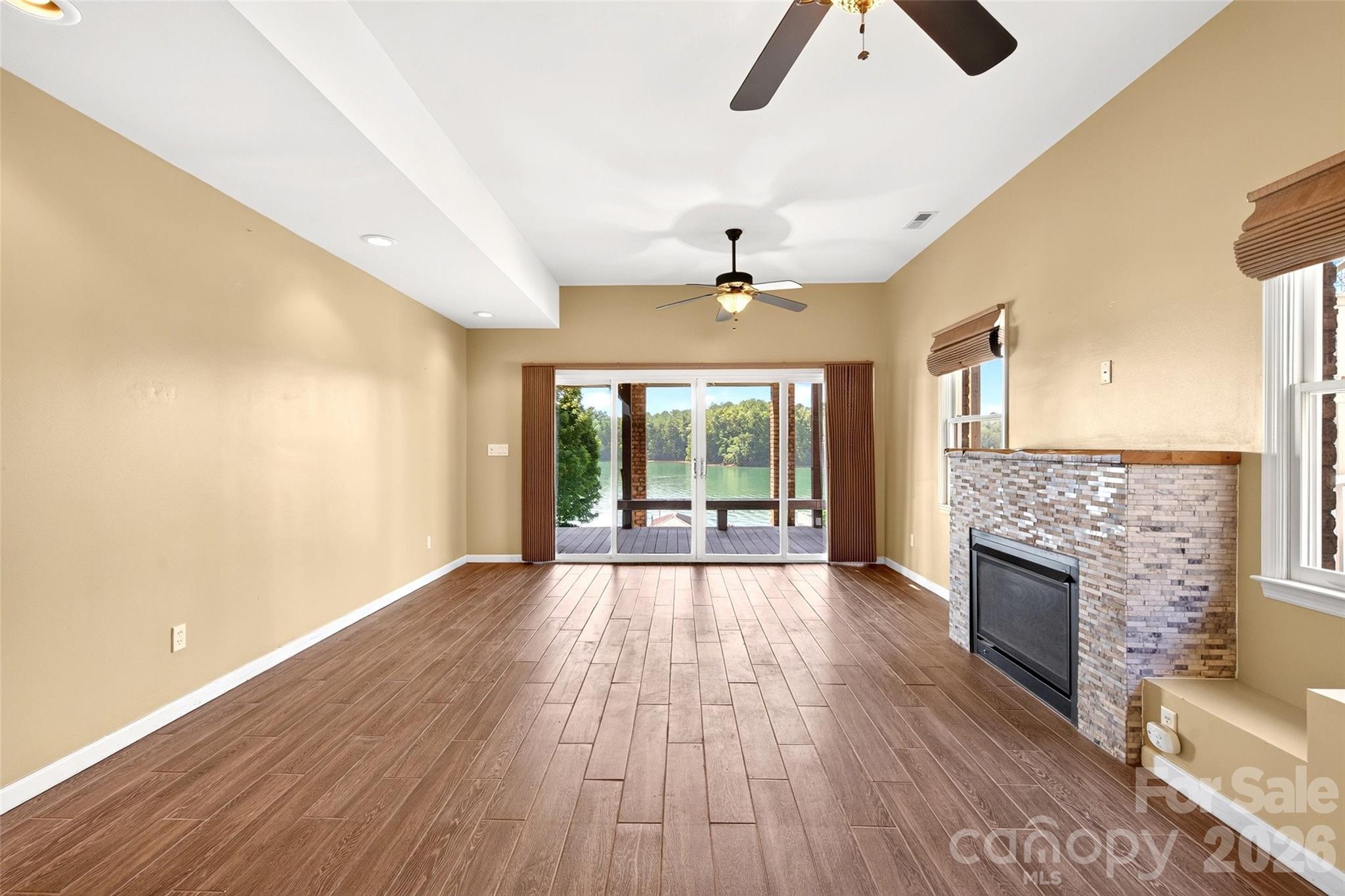 831 Lake Club Drive — Nebo