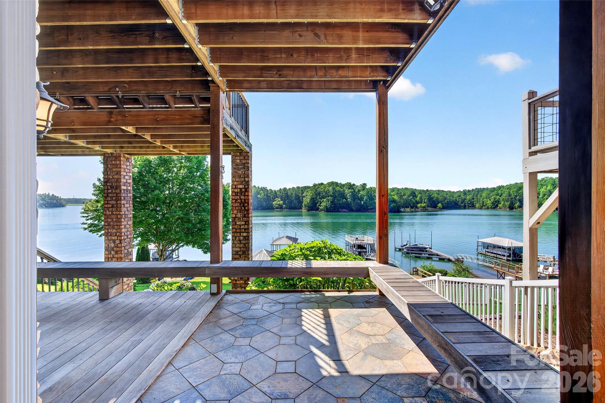 831 Lake Club Drive — Nebo