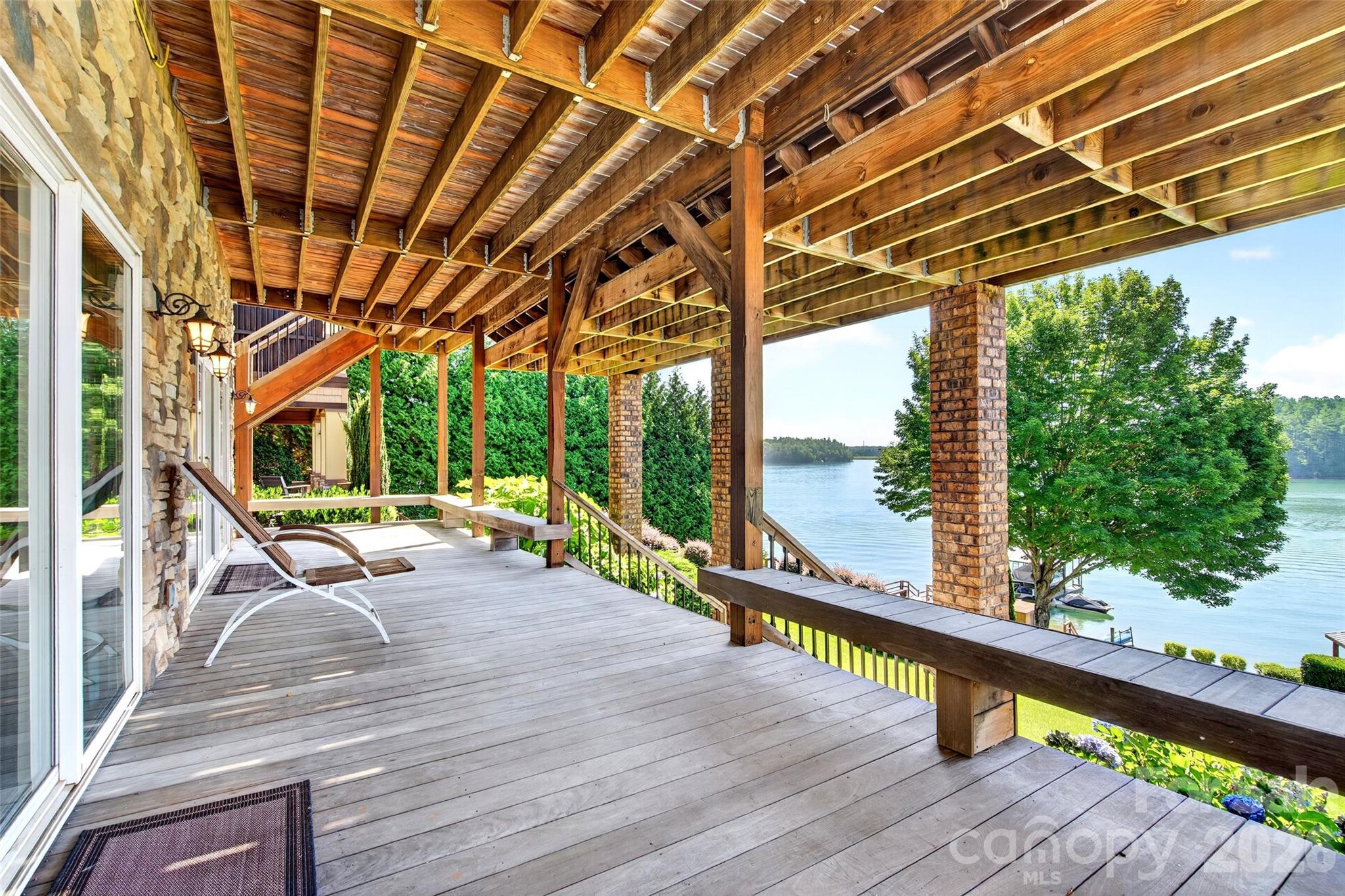 831 Lake Club Drive — Nebo