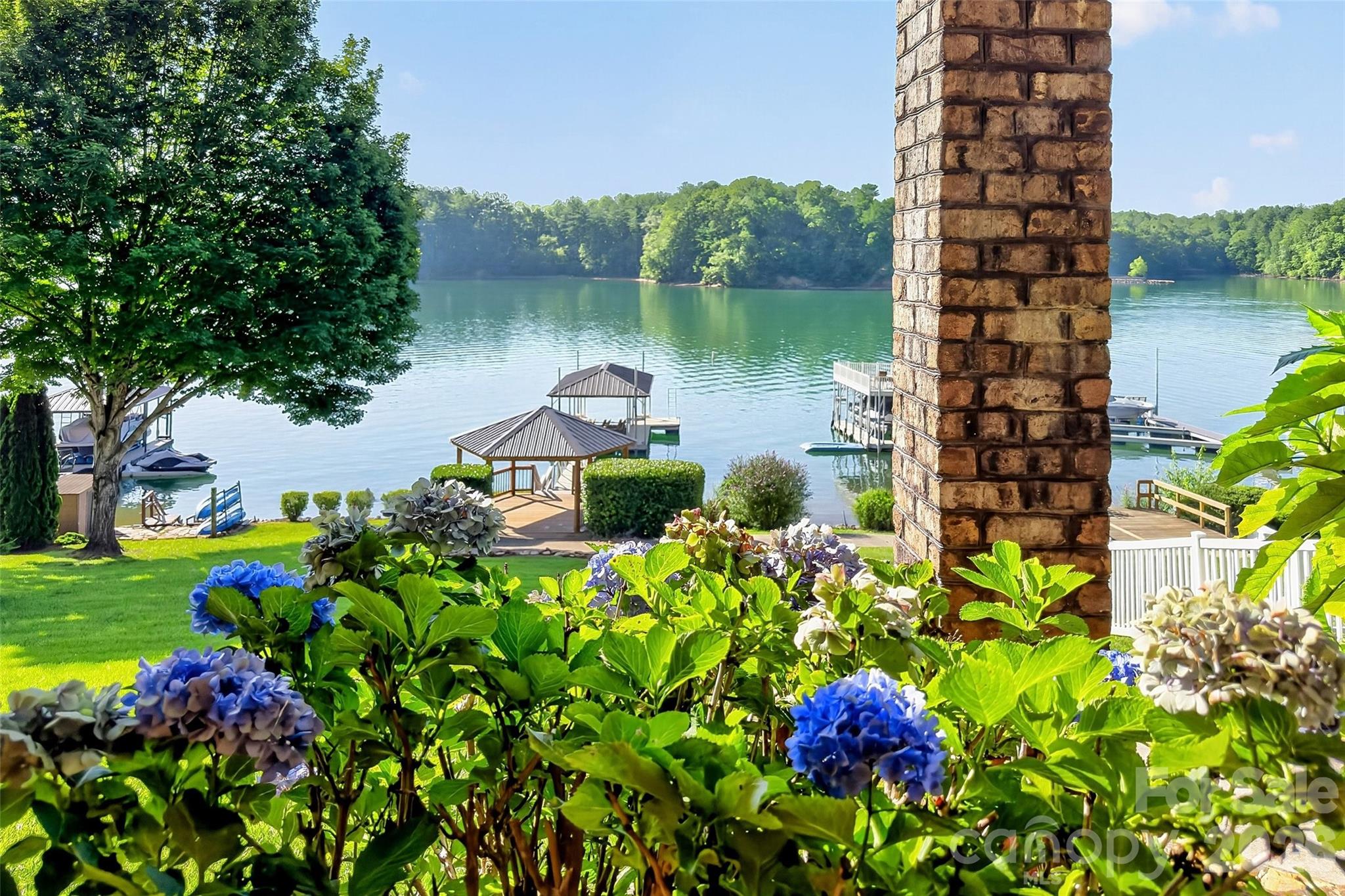 831 Lake Club Drive — Nebo
